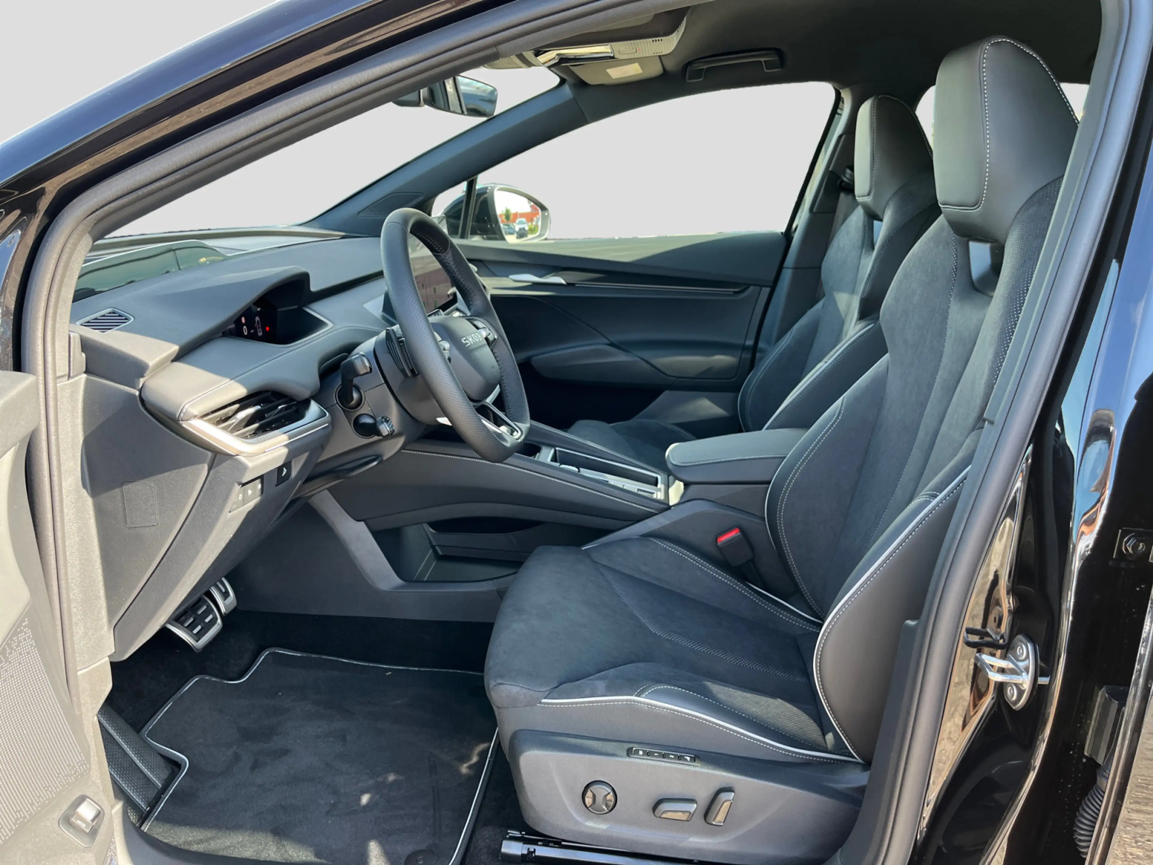 Skoda Enyaq Sportline 85 Advanced HuD Canton 360° AHK — photo 10
