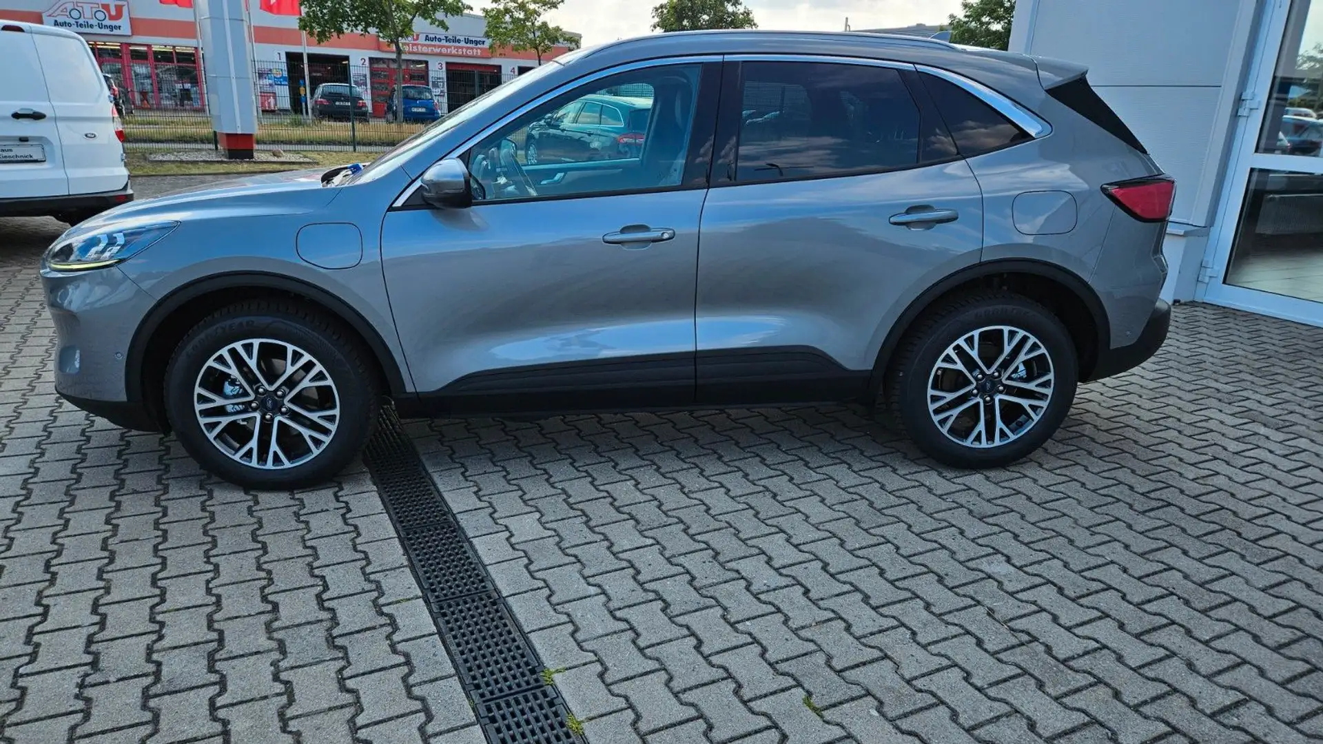 Ford Kuga Plug-In Hybrid Titanium X Tageszulassung Silber - 2