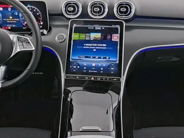 Mercedes-Benz C view 8