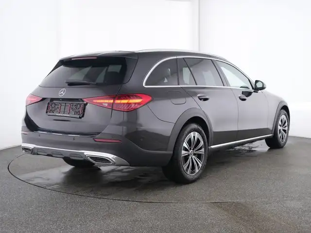 Mercedes-Benz C view 3
