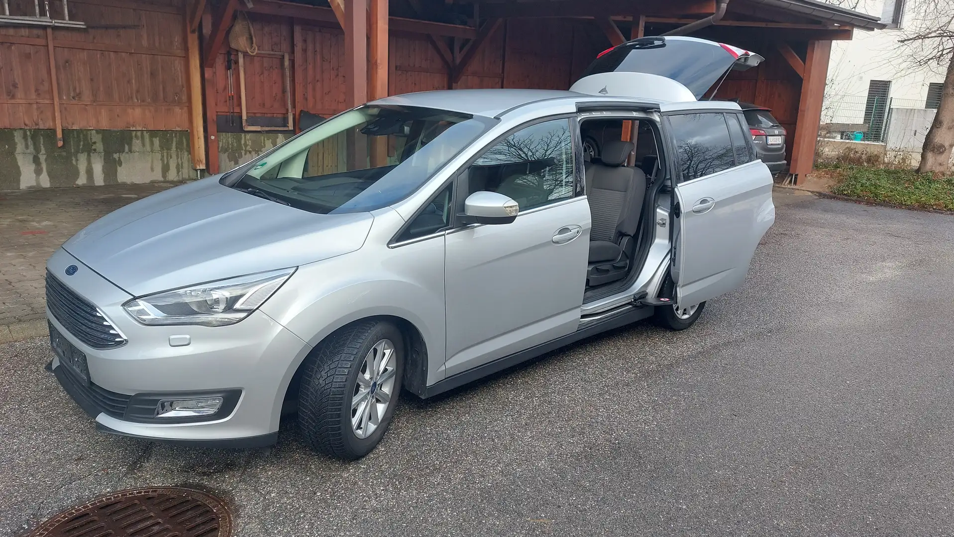 Ford Grand C-Max Grand C-MAX Titanium 1,5 EcoBoost Titanium | 7 Sitzer Silber - 2