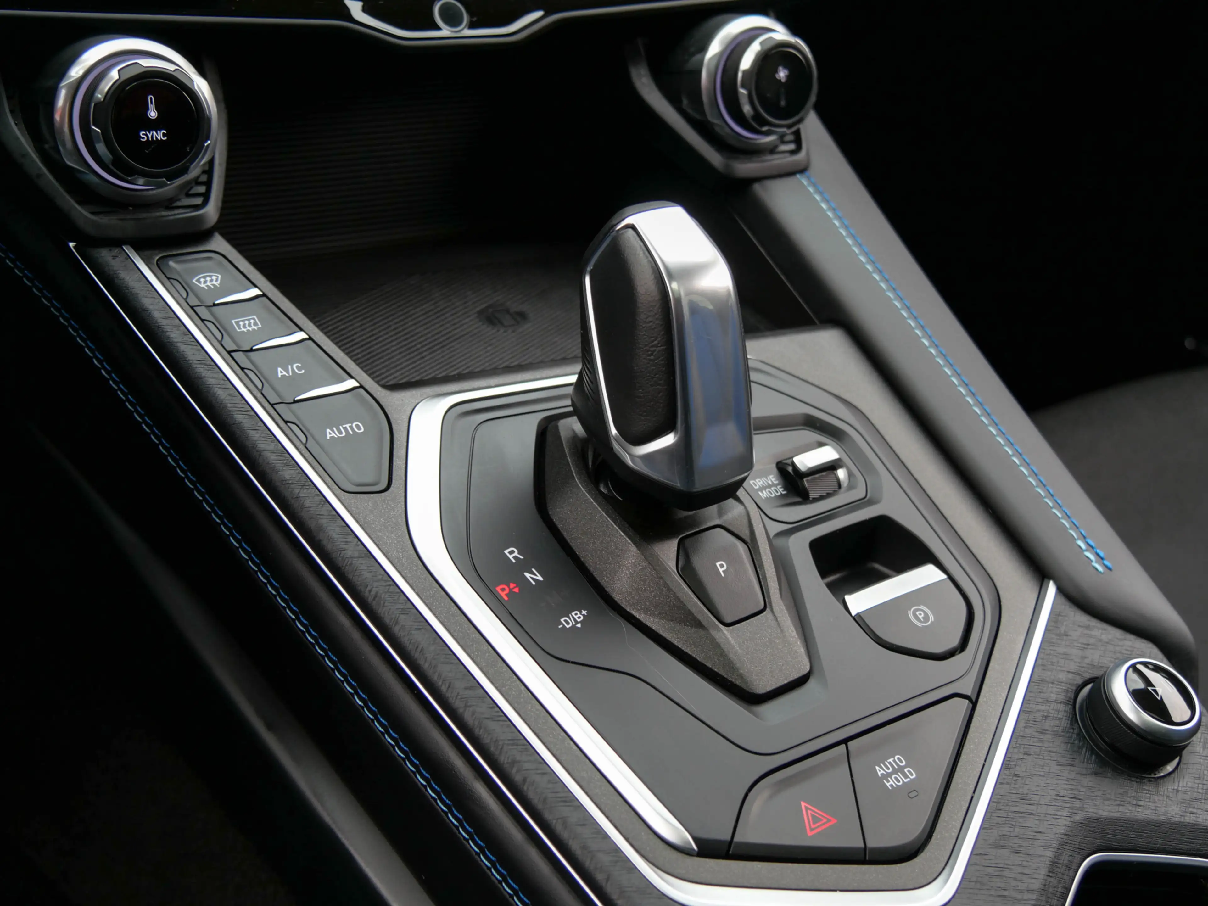 Lynk & Co 01 1.5 Plug-In Hybrid | PANODAK | CAMERA | MEMORY STO — photo 14
