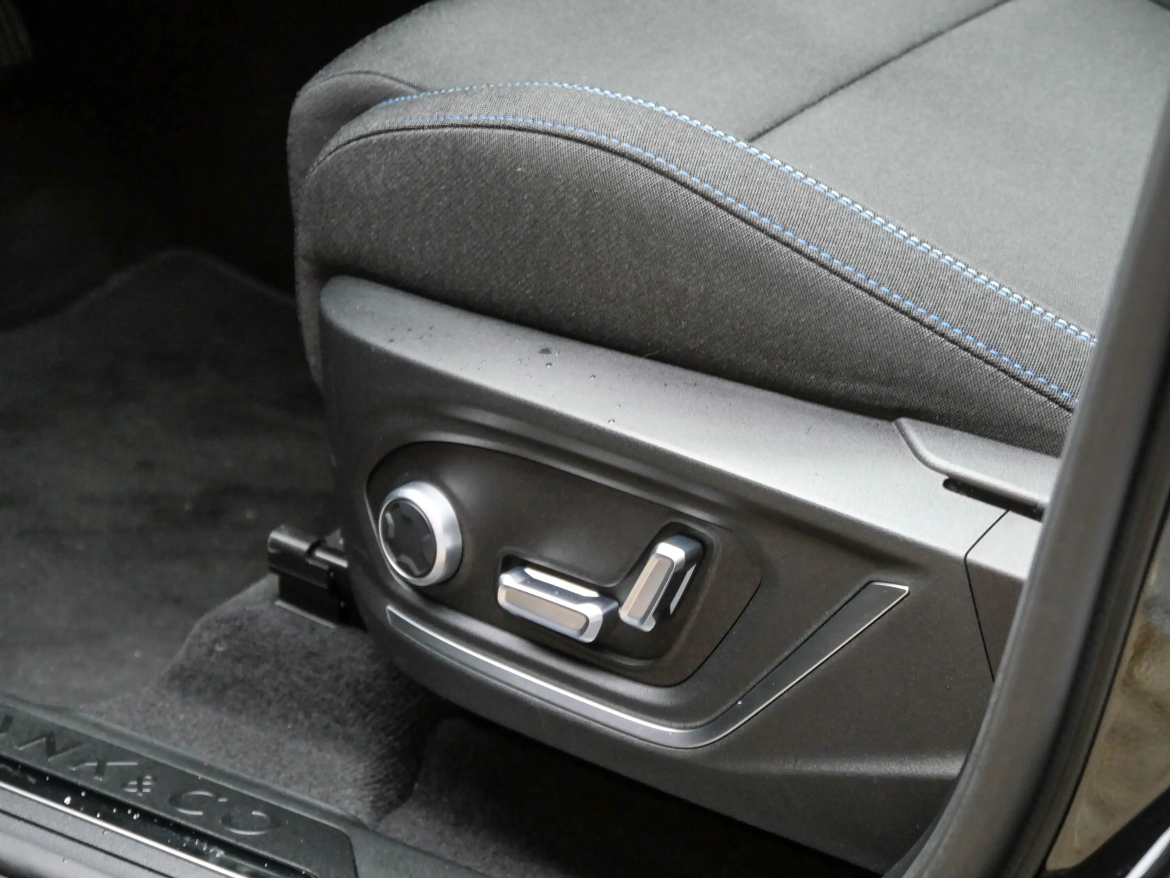 Lynk & Co 01 1.5 Plug-In Hybrid | PANODAK | CAMERA | MEMORY STO — photo 13