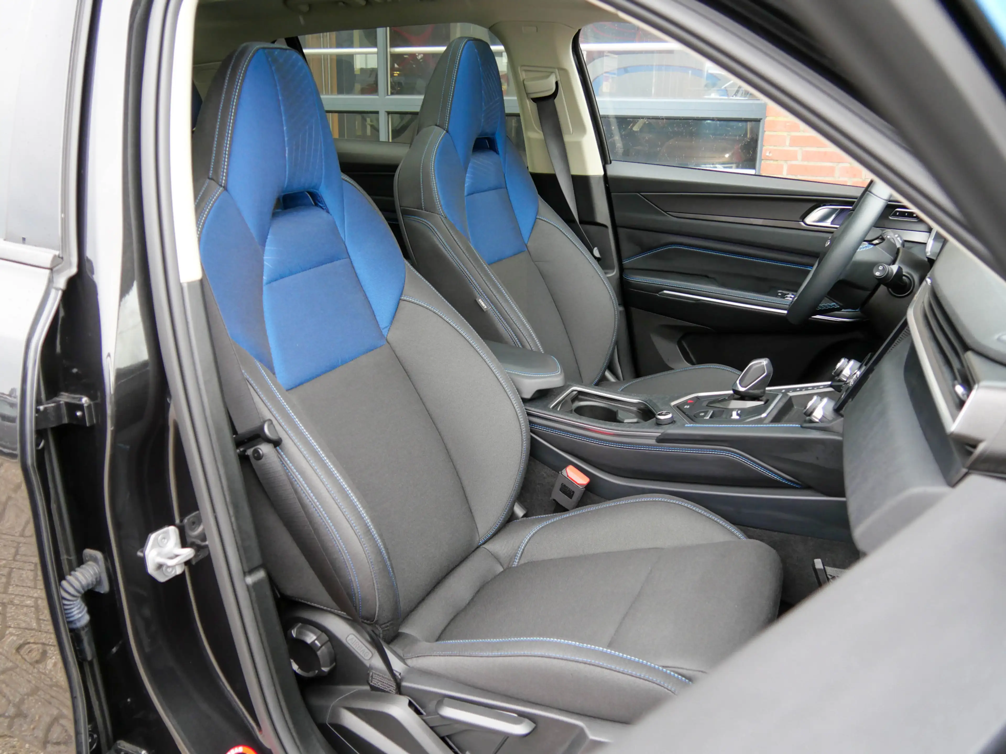 Lynk & Co 01 1.5 Plug-In Hybrid | PANODAK | CAMERA | MEMORY STO — photo 4