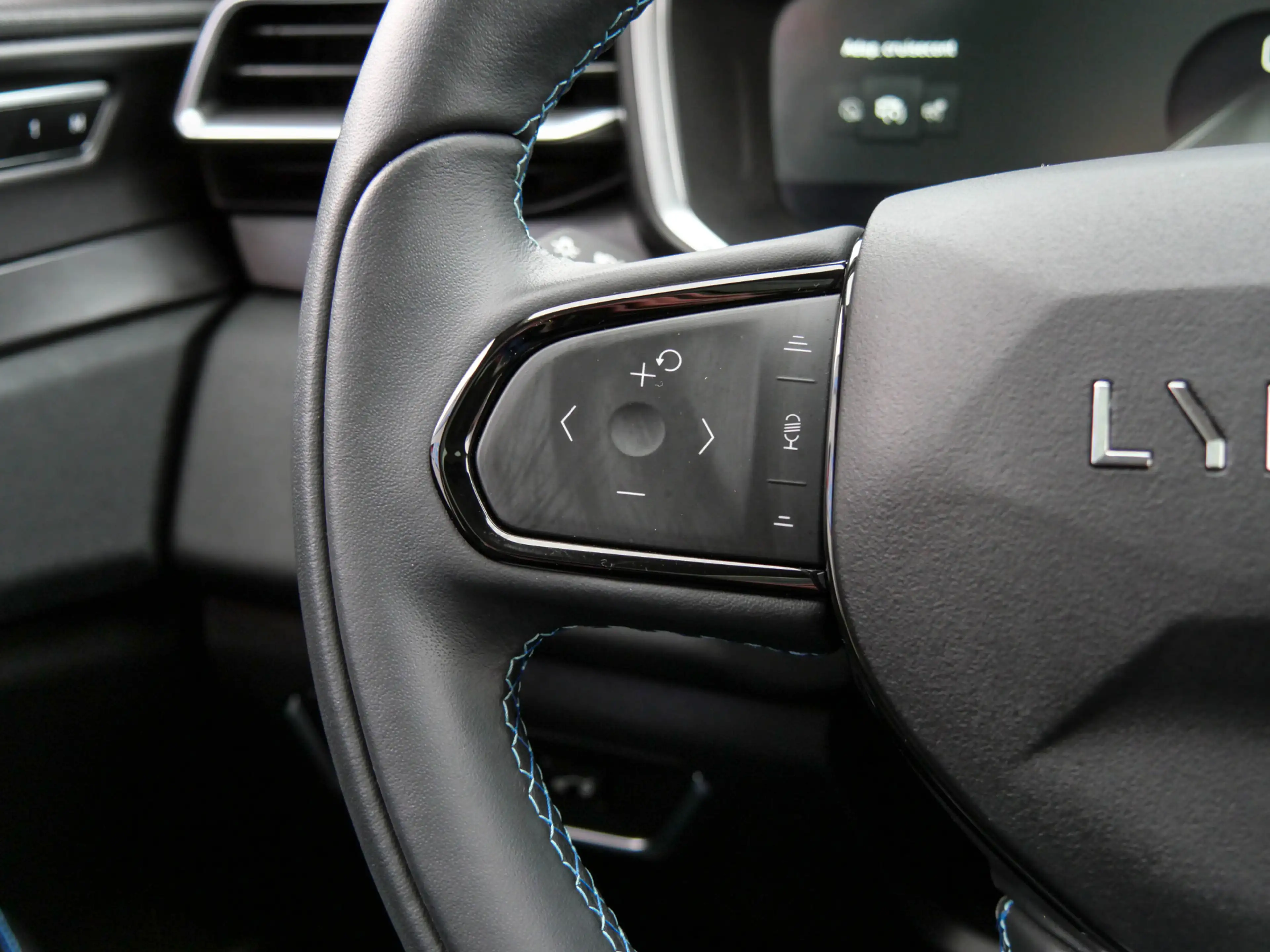 Lynk & Co 01 1.5 Plug-In Hybrid | PANODAK | CAMERA | MEMORY STO — photo 11