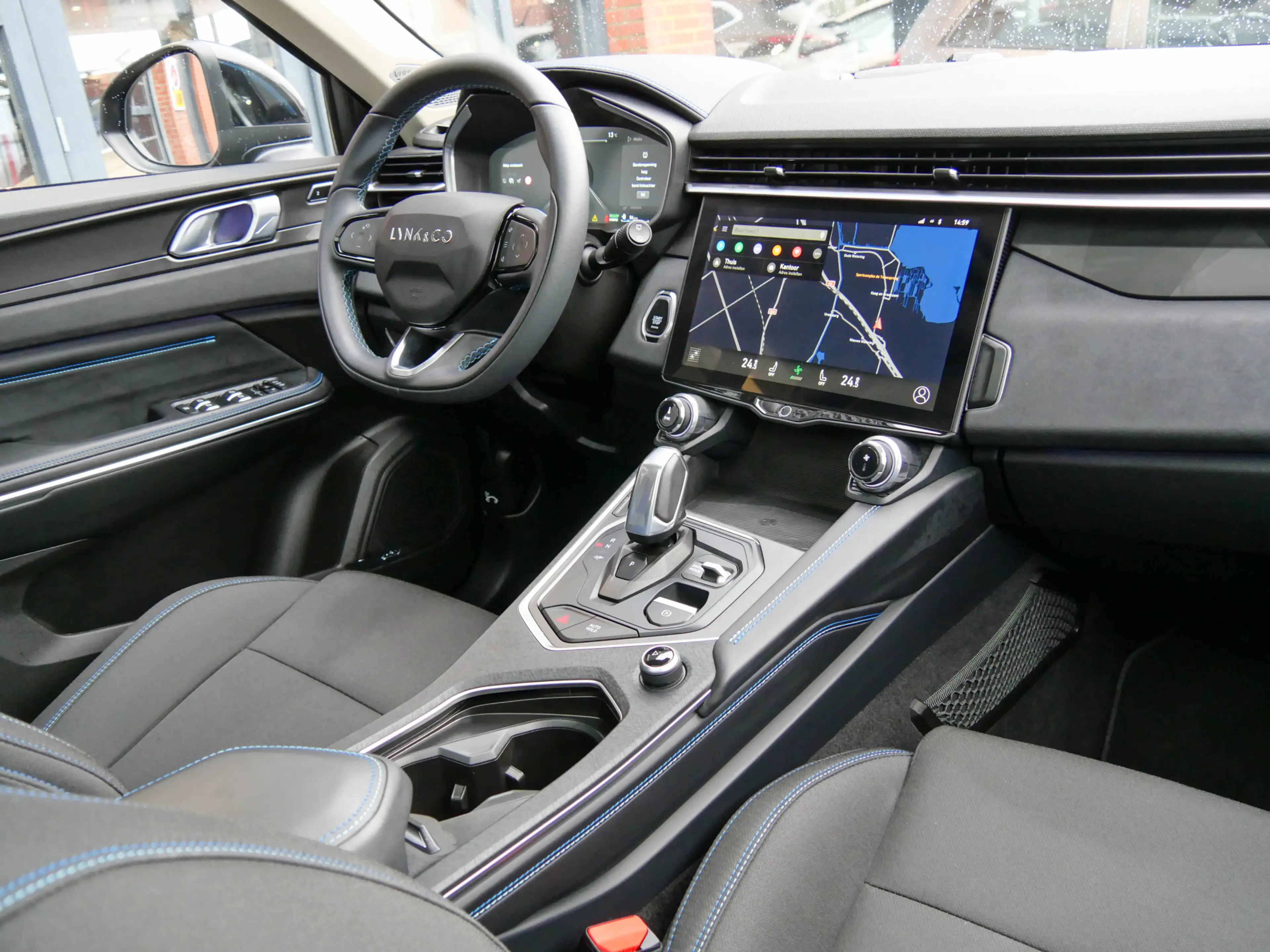 Lynk & Co 01 1.5 Plug-In Hybrid | PANODAK | CAMERA | MEMORY STO — photo 3