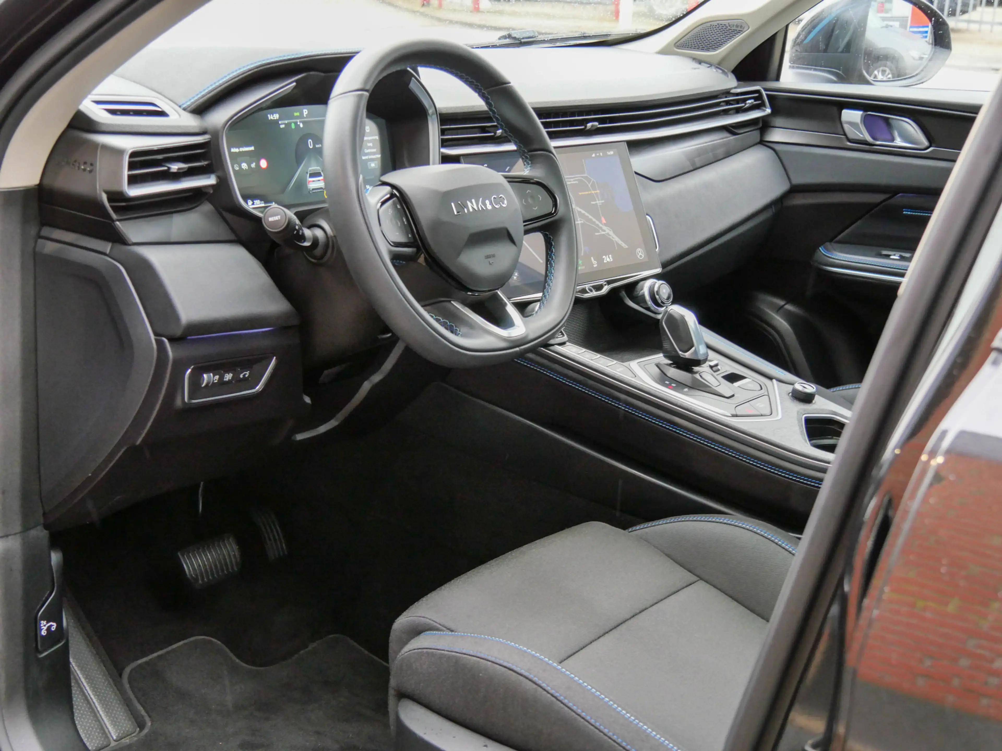 Lynk & Co 01 1.5 Plug-In Hybrid | PANODAK | CAMERA | MEMORY STO — photo 17
