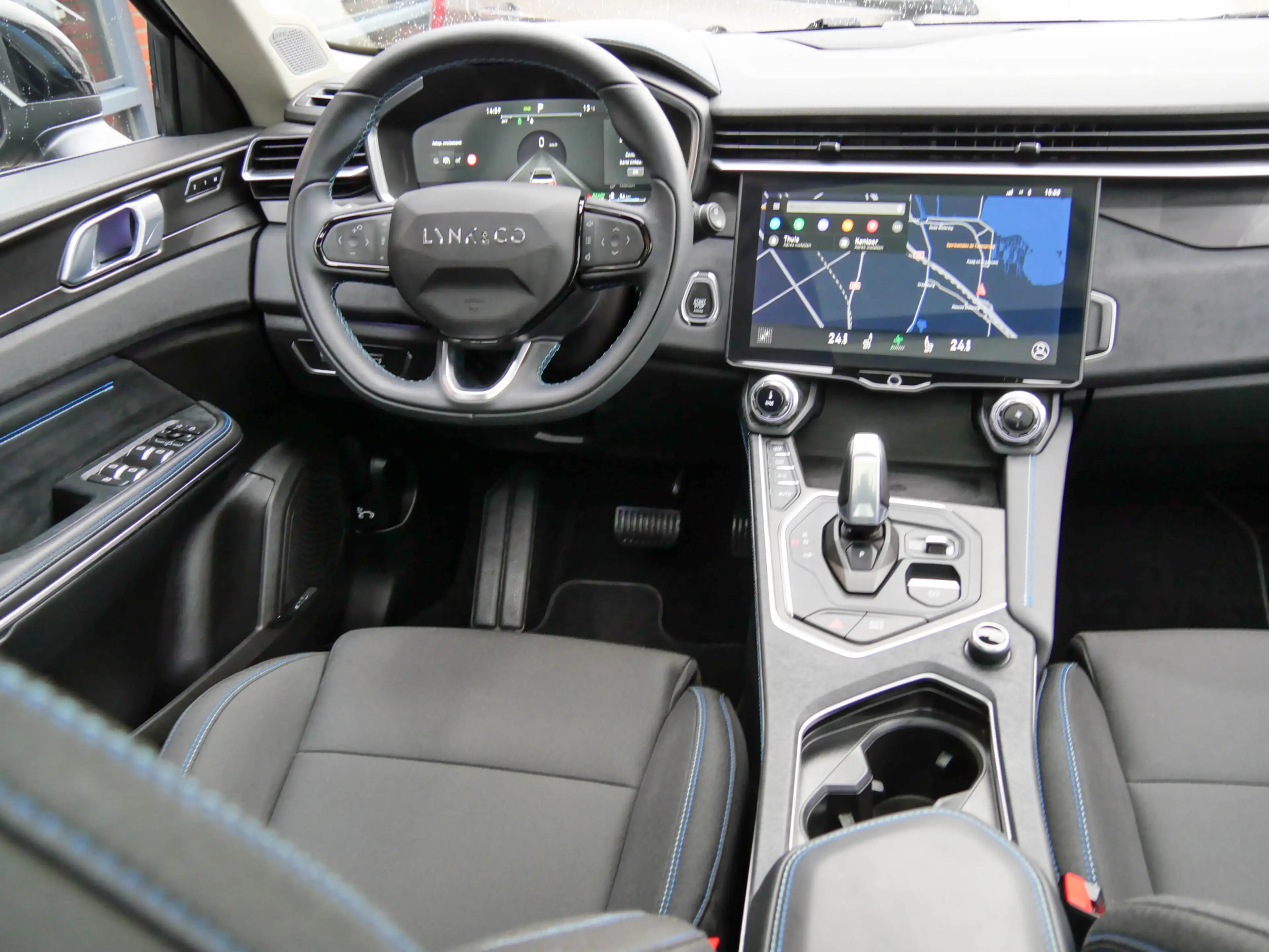 Lynk & Co 01 1.5 Plug-In Hybrid | PANODAK | CAMERA | MEMORY STO — photo 10