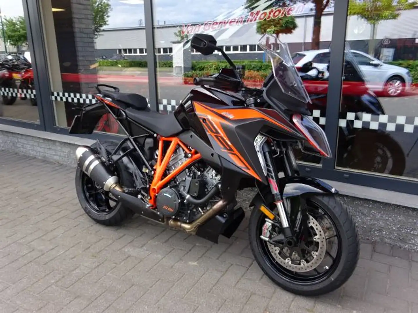 KTM 1290 Super Duke GT SUPERDUKE Zwart - 2