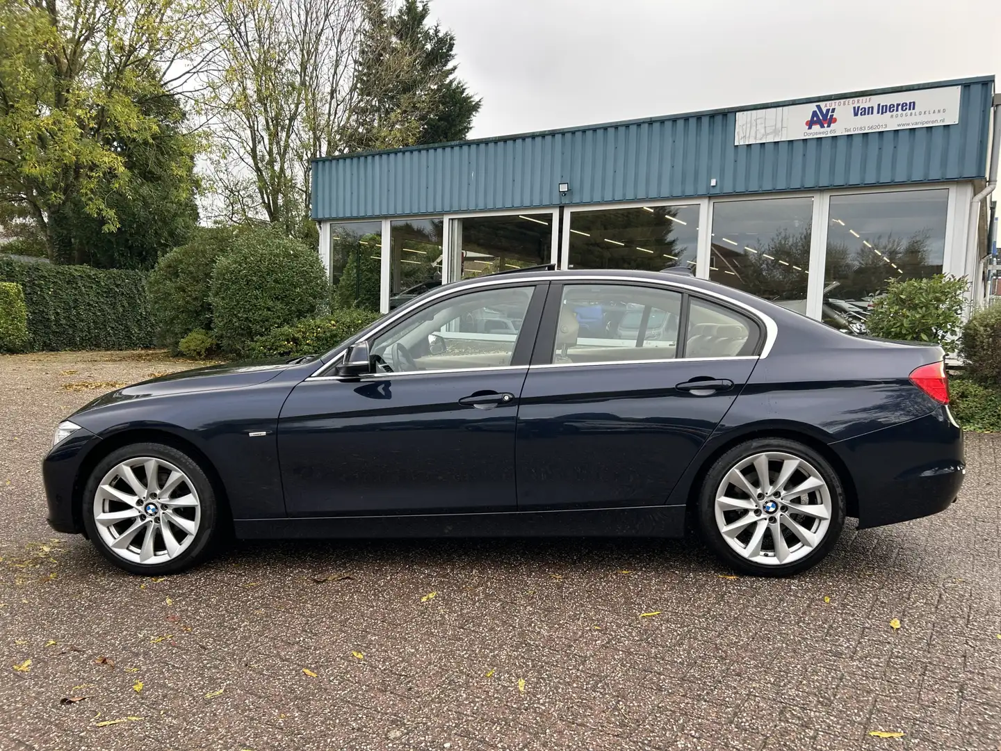 BMW 320 3-serie 320i EfficientDynamics Edition High Execut Blauw - 2