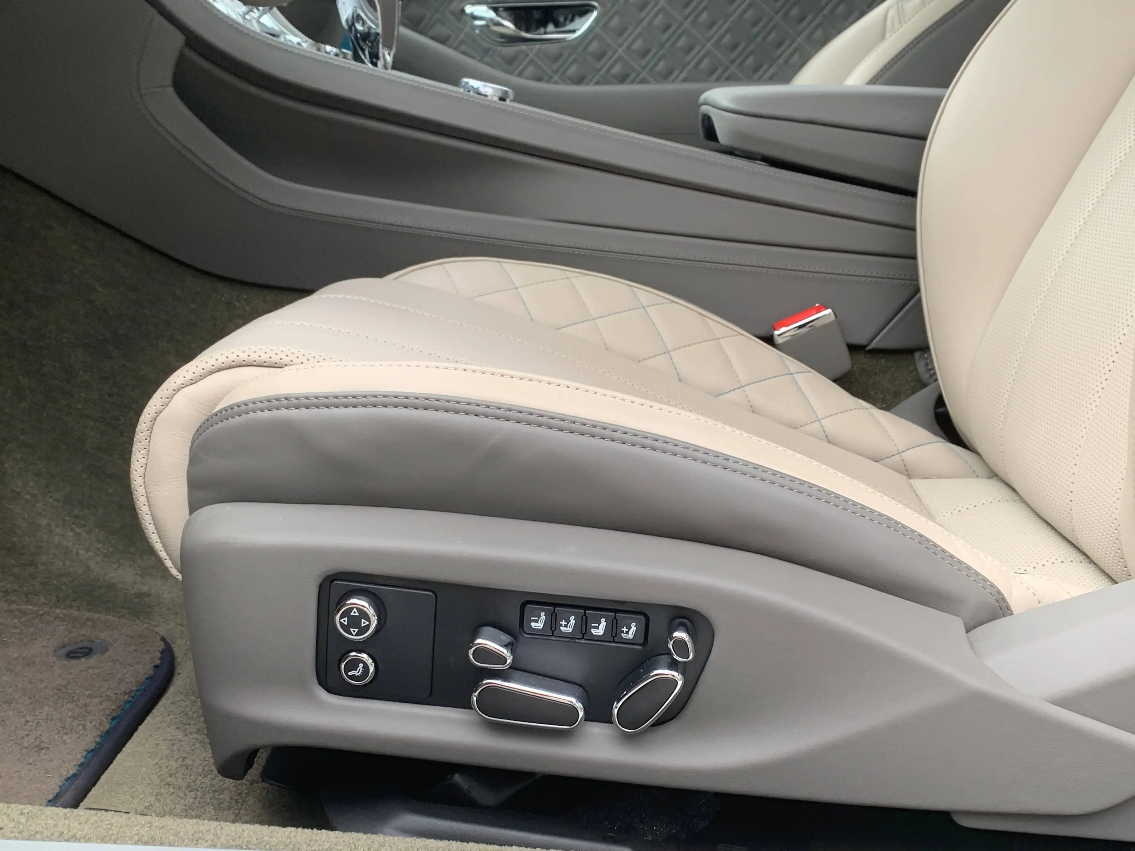 Bentley Continental GTC MULLINER/CARBON/NACHTSICHT/B&O — photo 13