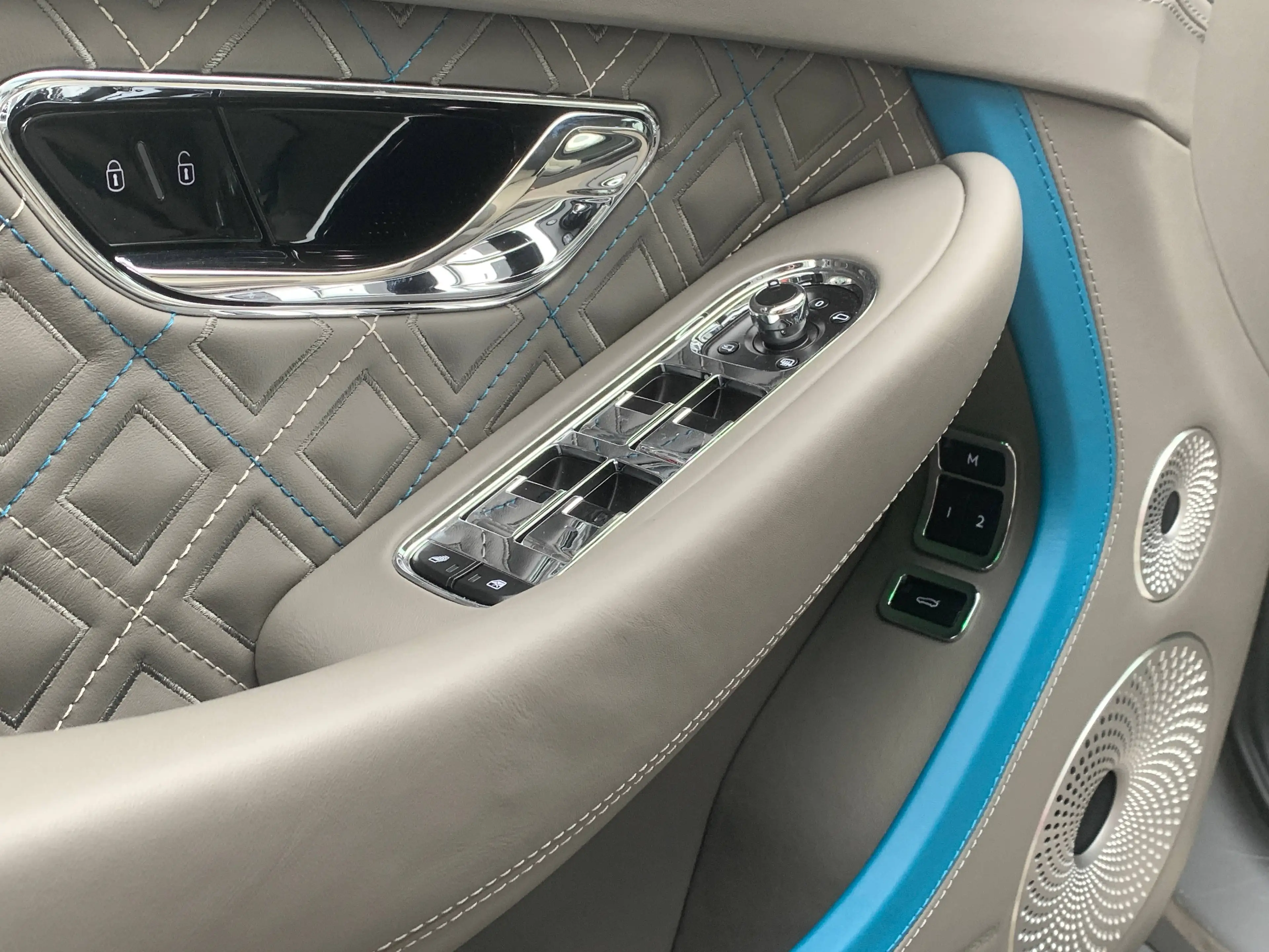 Bentley Continental GTC MULLINER/CARBON/NACHTSICHT/B&O — photo 11