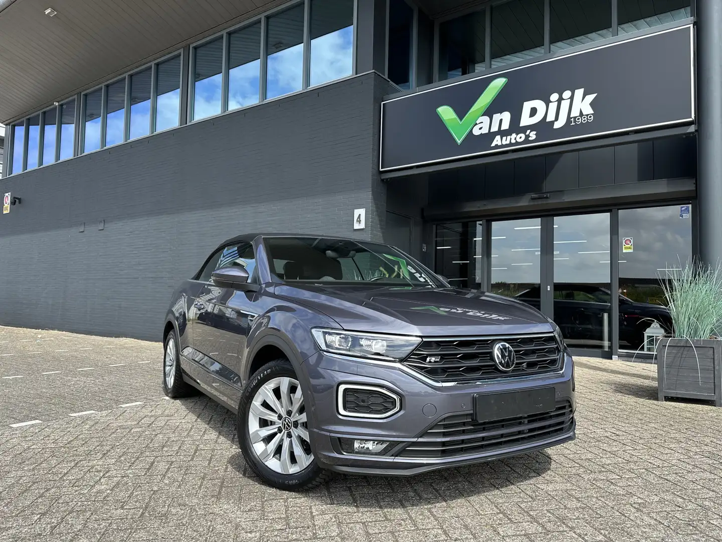 Volkswagen T-Roc Cabrio 1.5 TSI R-Line Navi Camera Trekhaak Grau - 2