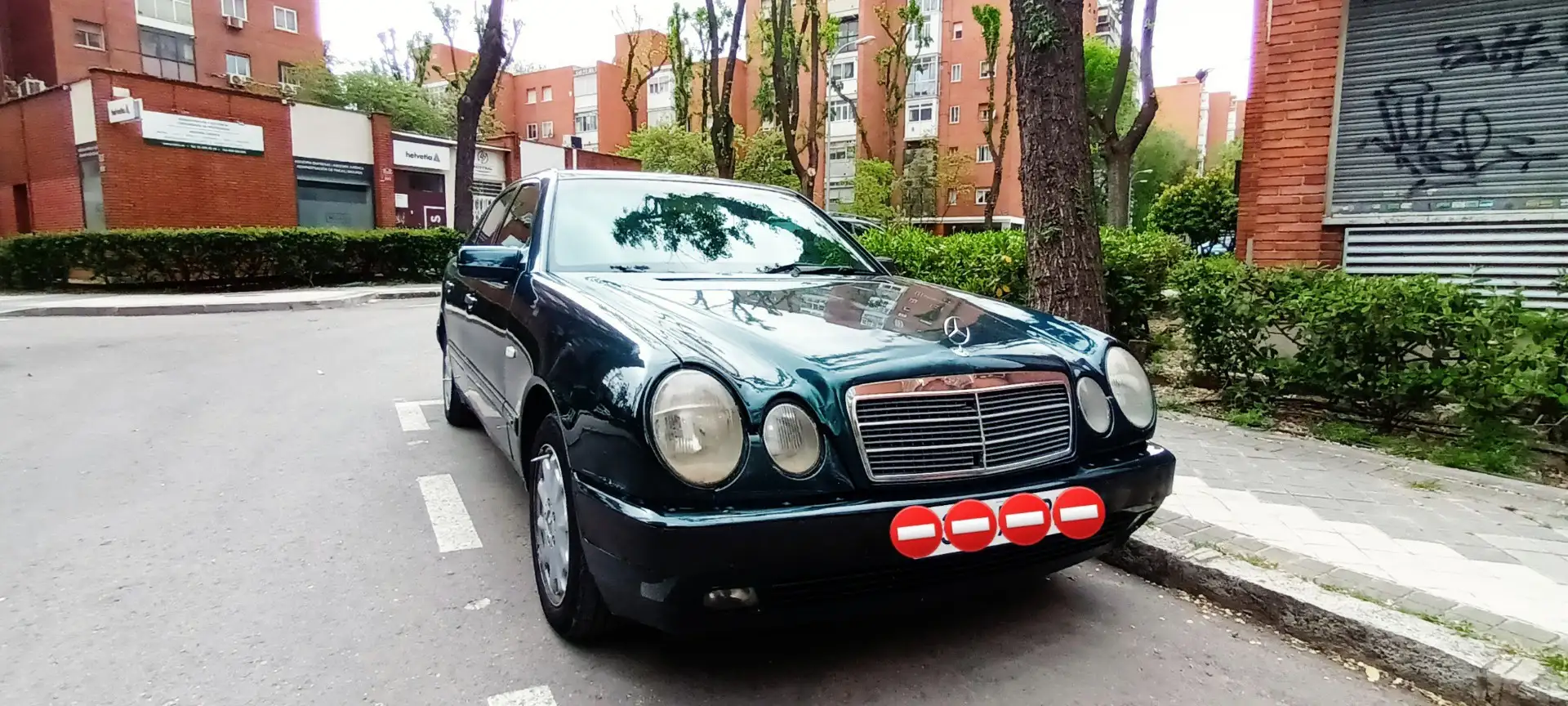 Mercedes-Benz E 280 Familiar Elegance 4Matic - 1