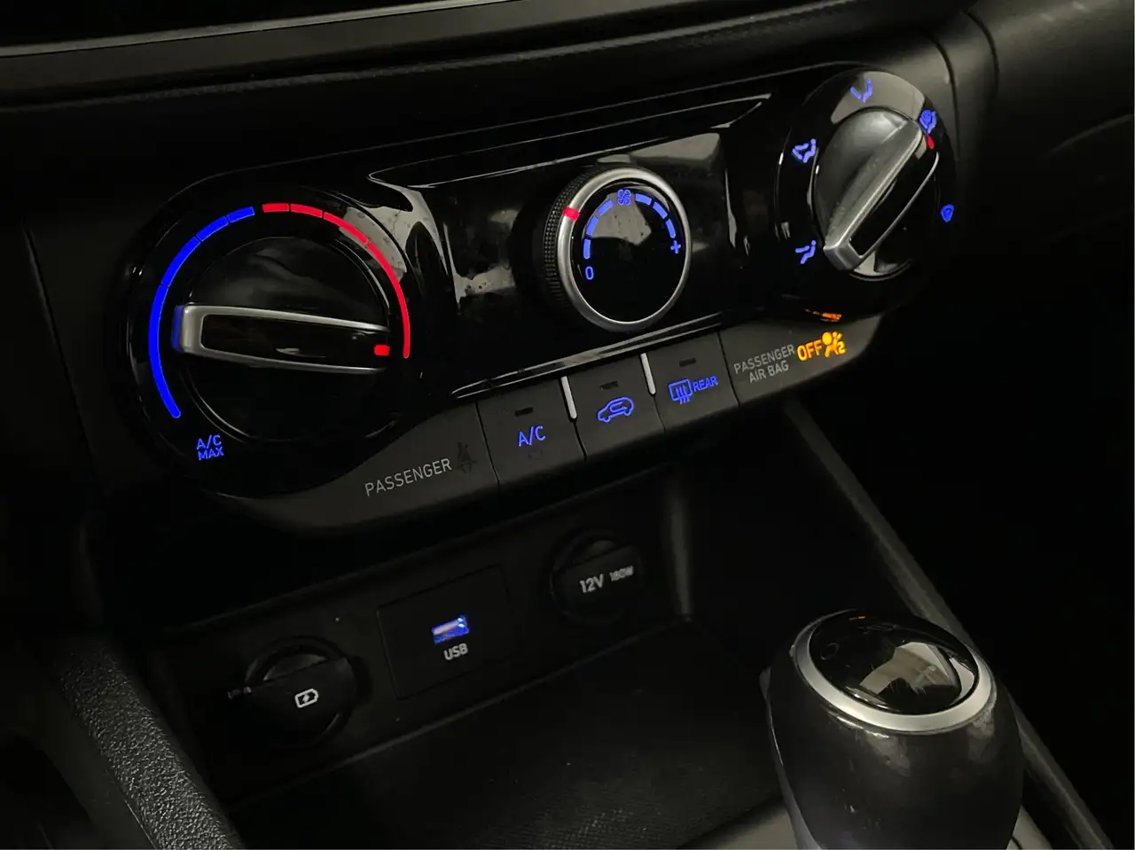 Hyundai KONA снимка Hyundai KONA