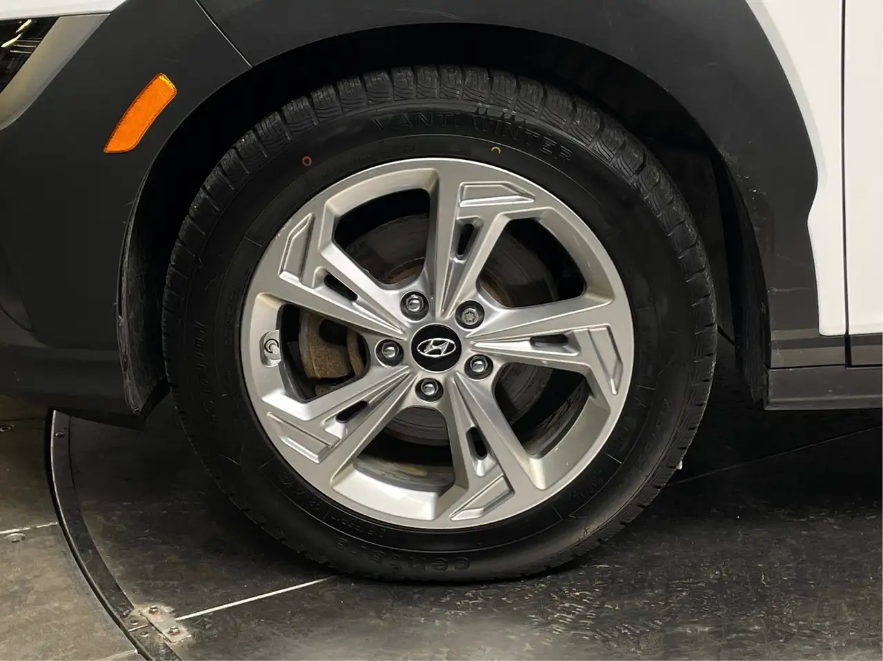 Hyundai KONA снимка Hyundai KONA