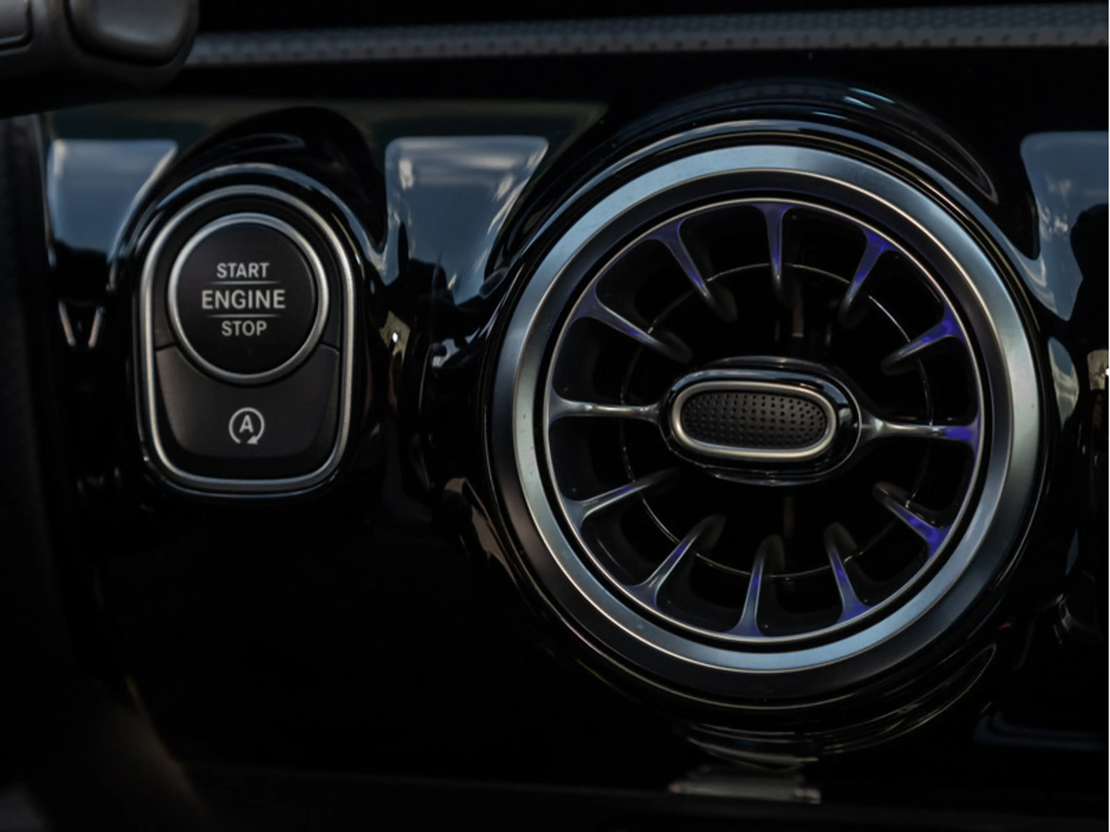 Mercedes-Benz CLA 35 AMG 4M Coupé Aero-Plus/Pano/Night/360/MLB — photo 15