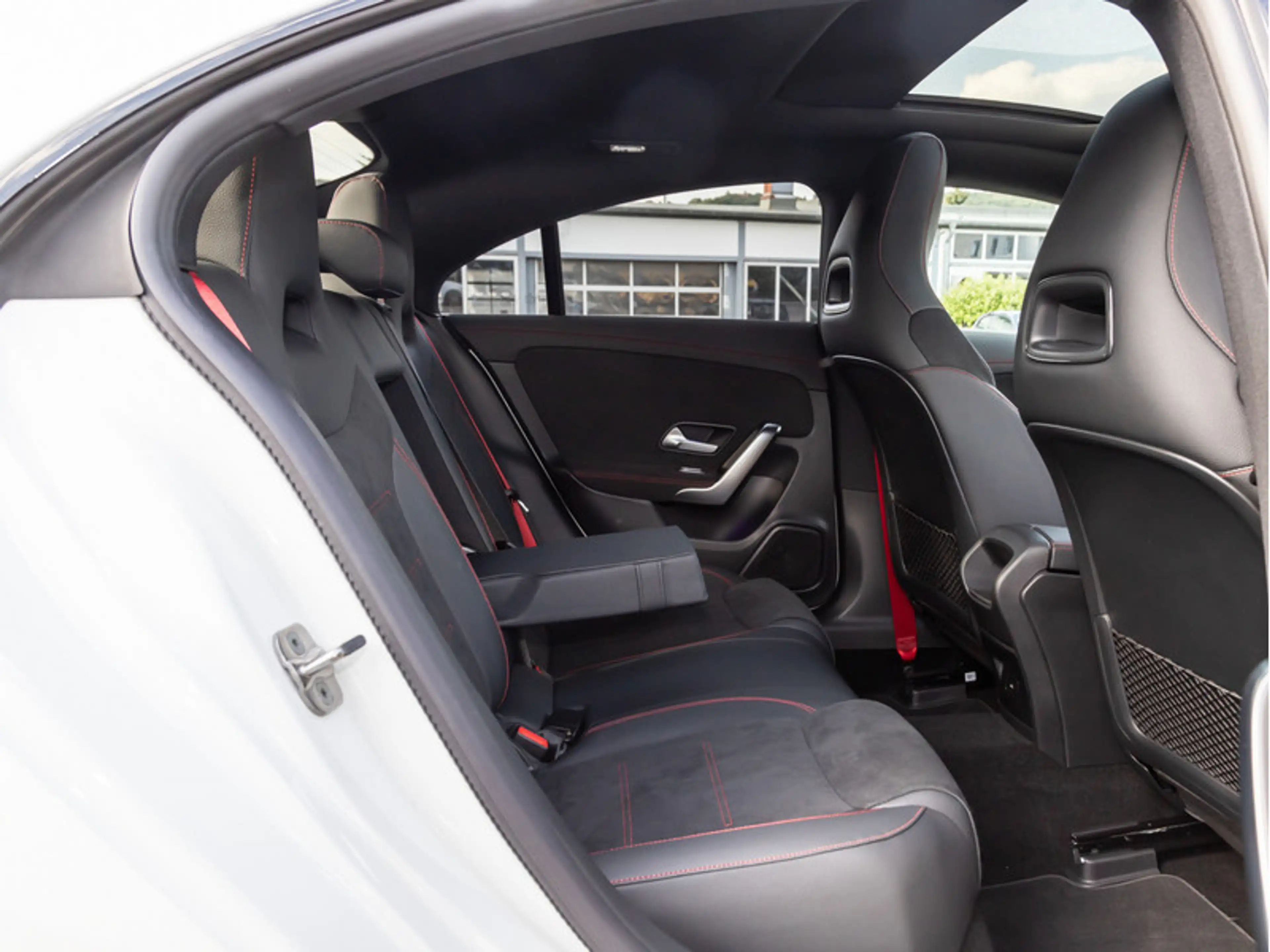 Mercedes-Benz CLA 35 AMG 4M Coupé Aero-Plus/Pano/Night/360/MLB — photo 9