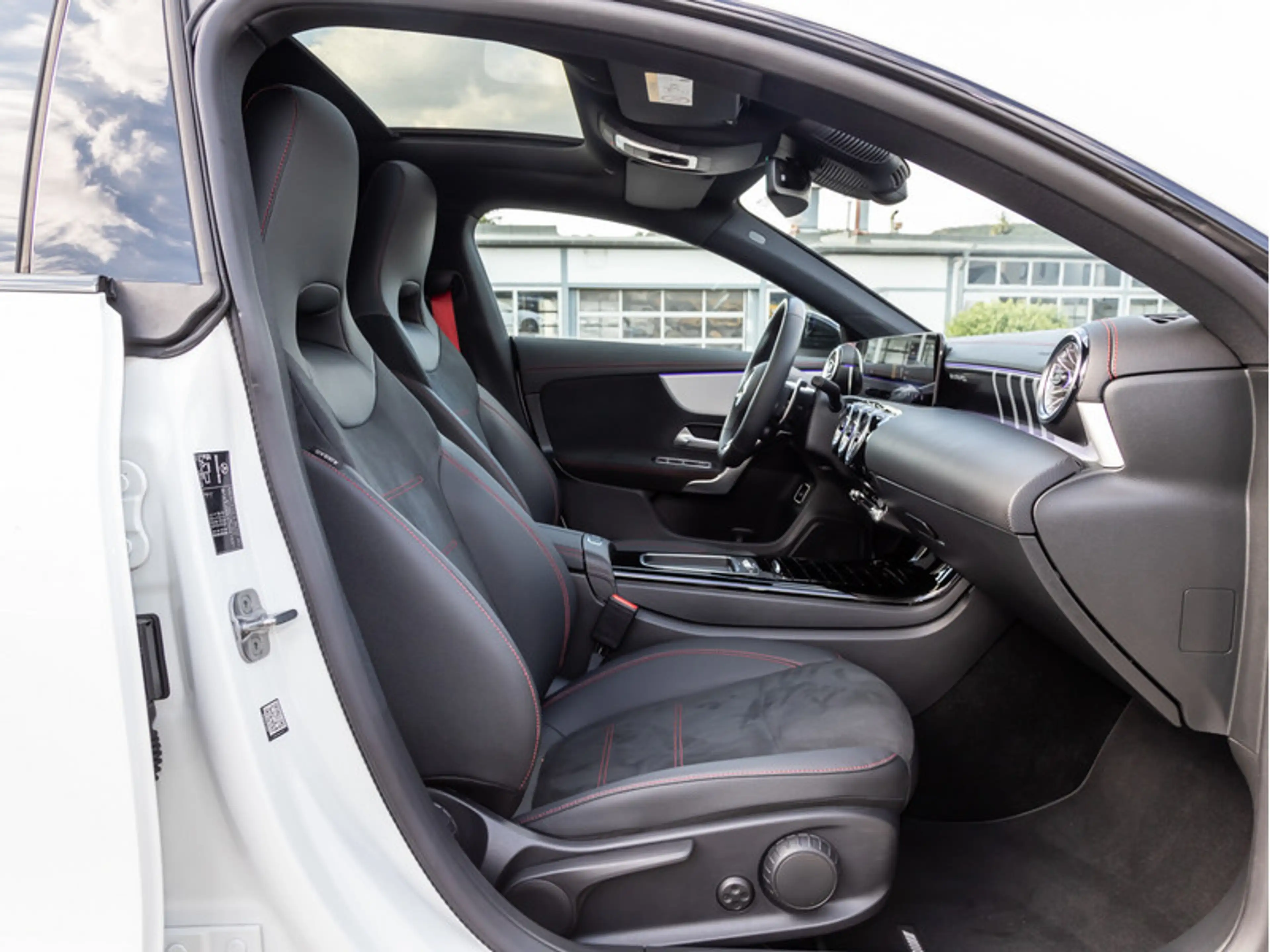 Mercedes-Benz CLA 35 AMG 4M Coupé Aero-Plus/Pano/Night/360/MLB — photo 8