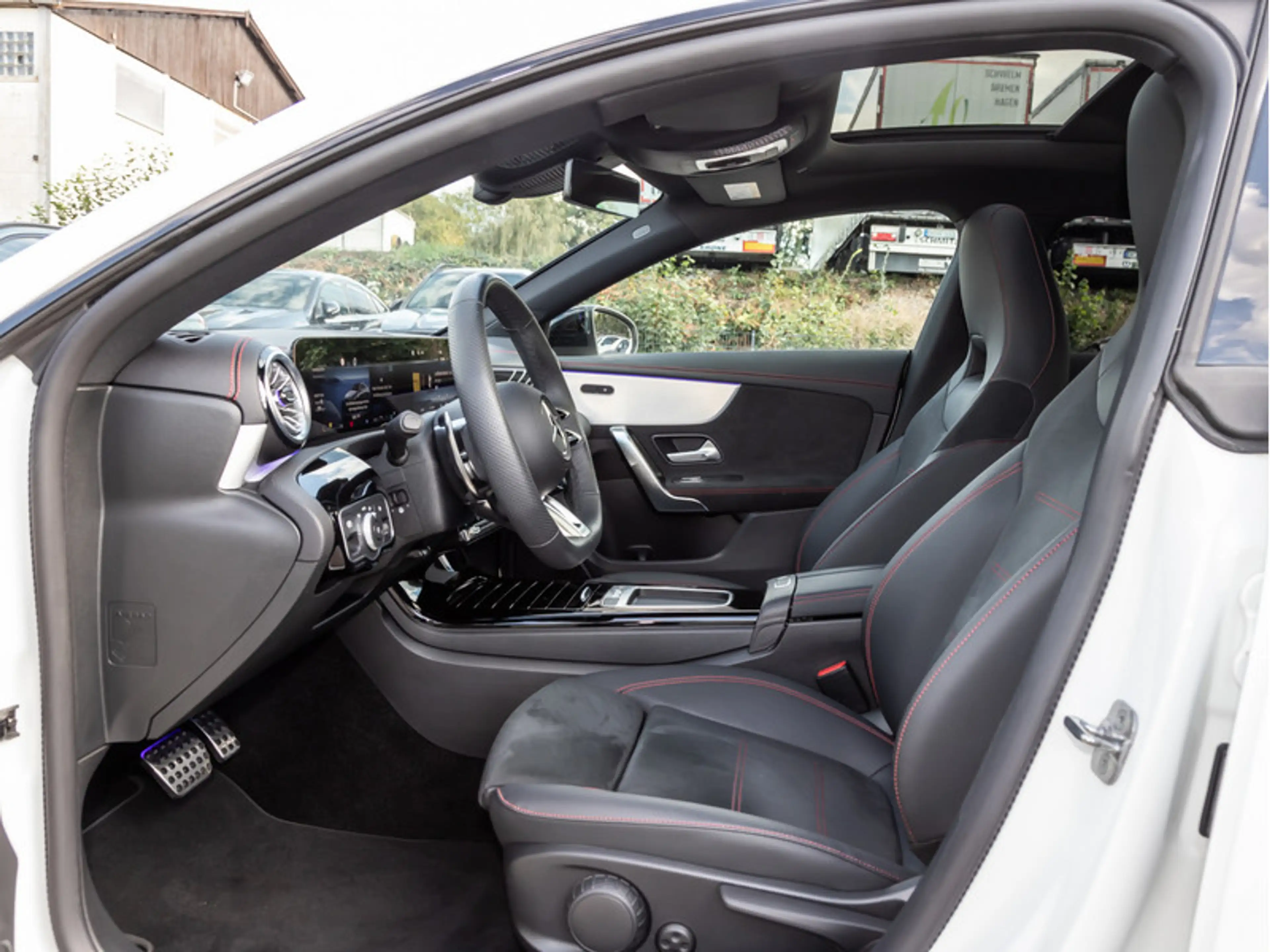 Mercedes-Benz CLA 35 AMG 4M Coupé Aero-Plus/Pano/Night/360/MLB — photo 11