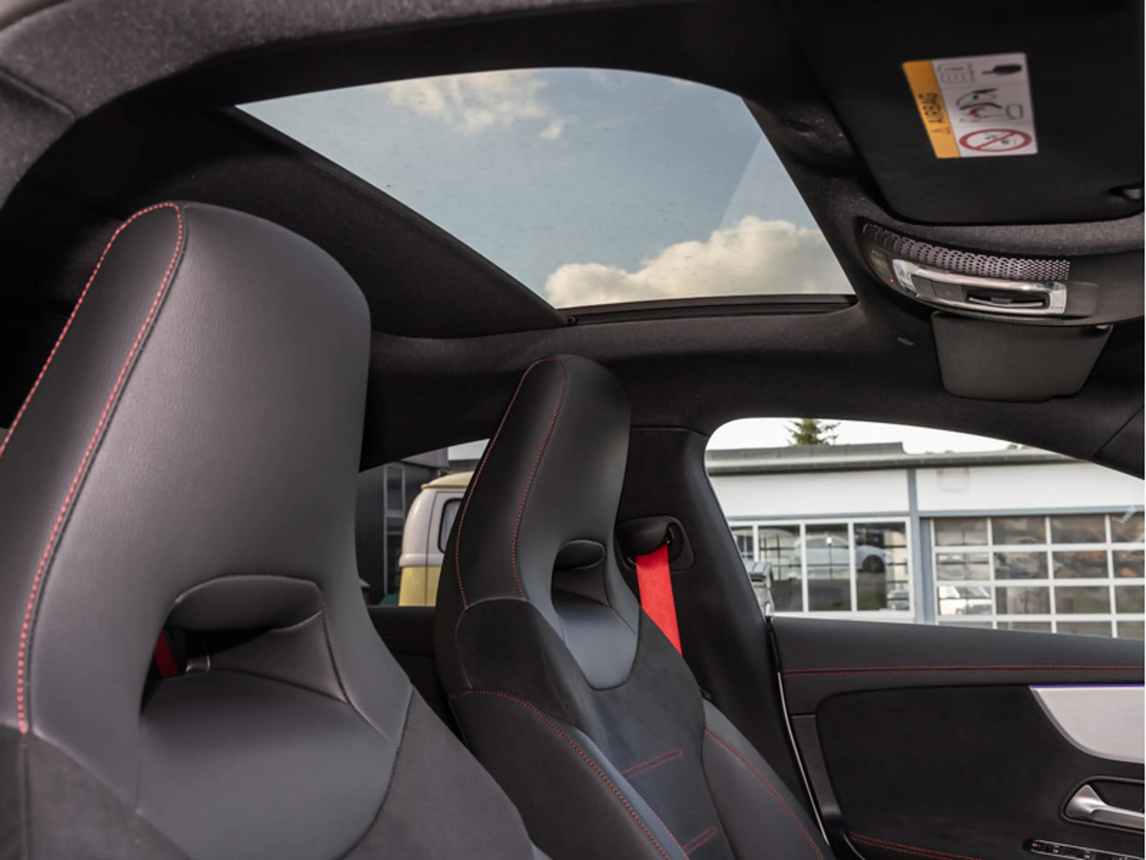 Mercedes-Benz CLA 35 AMG 4M Coupé Aero-Plus/Pano/Night/360/MLB — photo 10