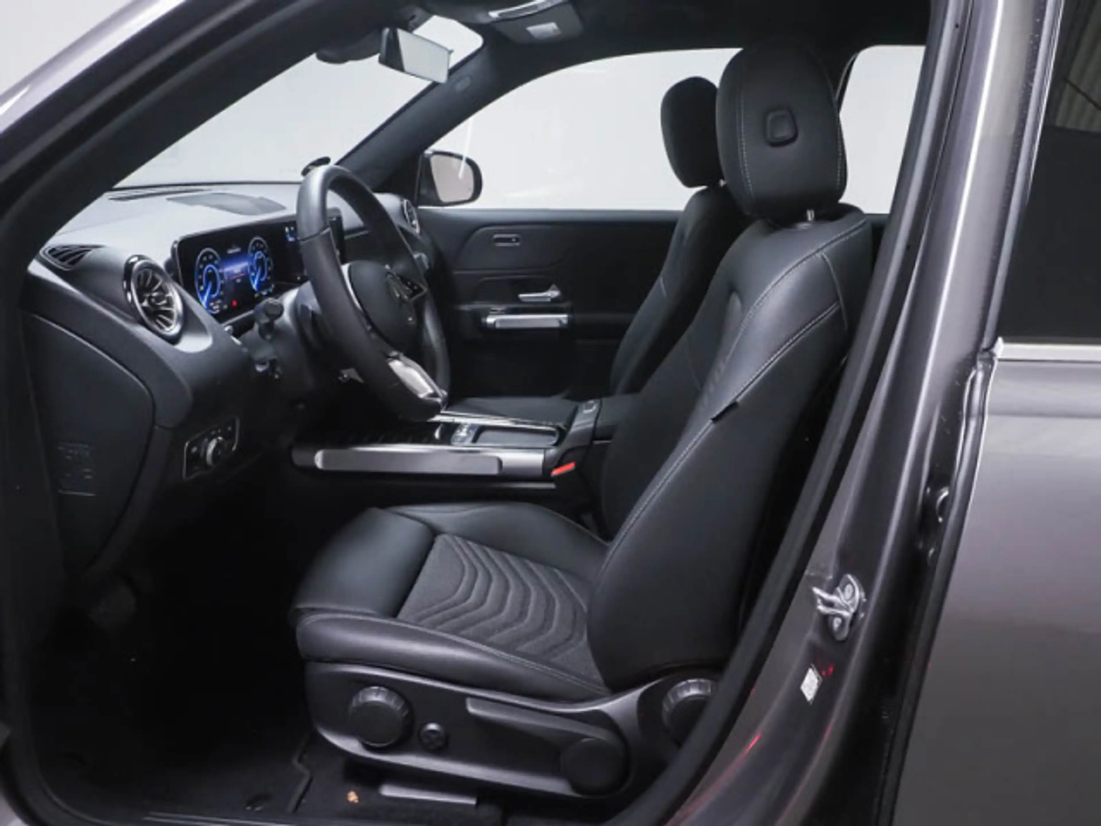 Mercedes-Benz EQB 350 EQB 350 4M Progressive DISTRONIC+KEYLESS-GO Klima — photo 6