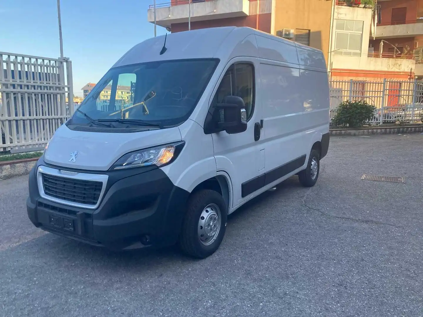 Peugeot Boxer 335 2.2 BlueHDi 140 S&S PLM-TM Furgone Blanco - 1