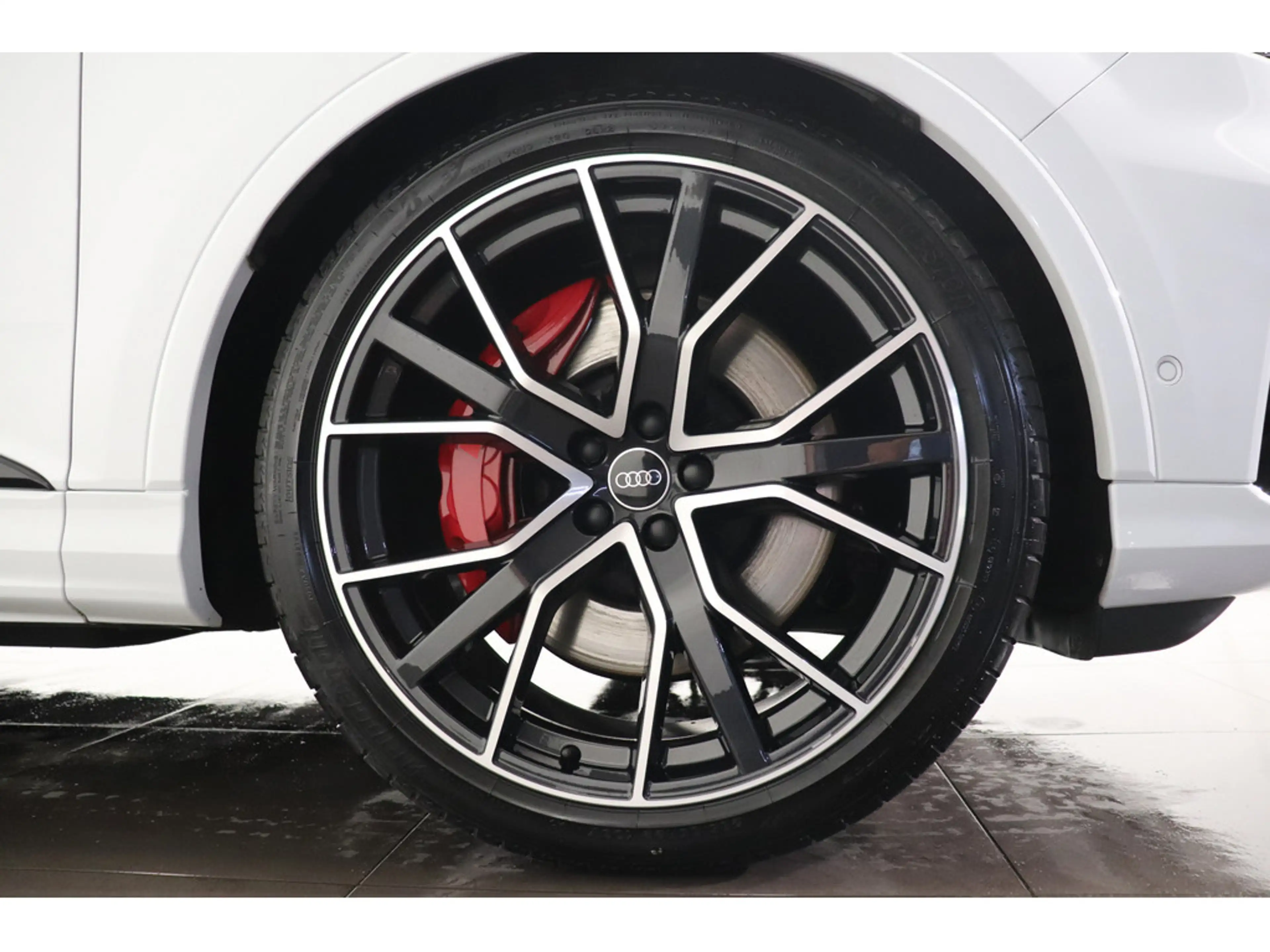 Audi SQ7 4.0 TFSI quattro competition plus #Panorama #Laserlicht — photo 3