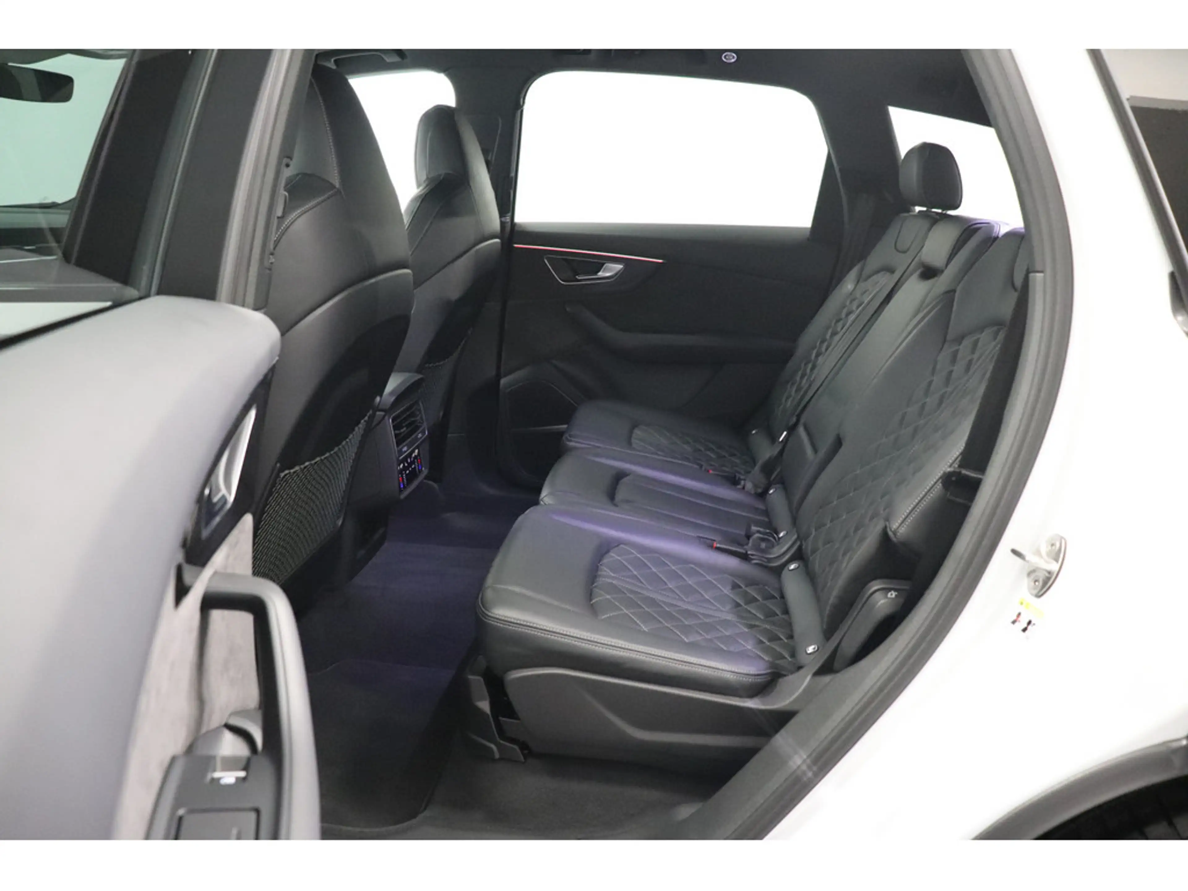 Audi SQ7 4.0 TFSI quattro competition plus #Panorama #Laserlicht — photo 13