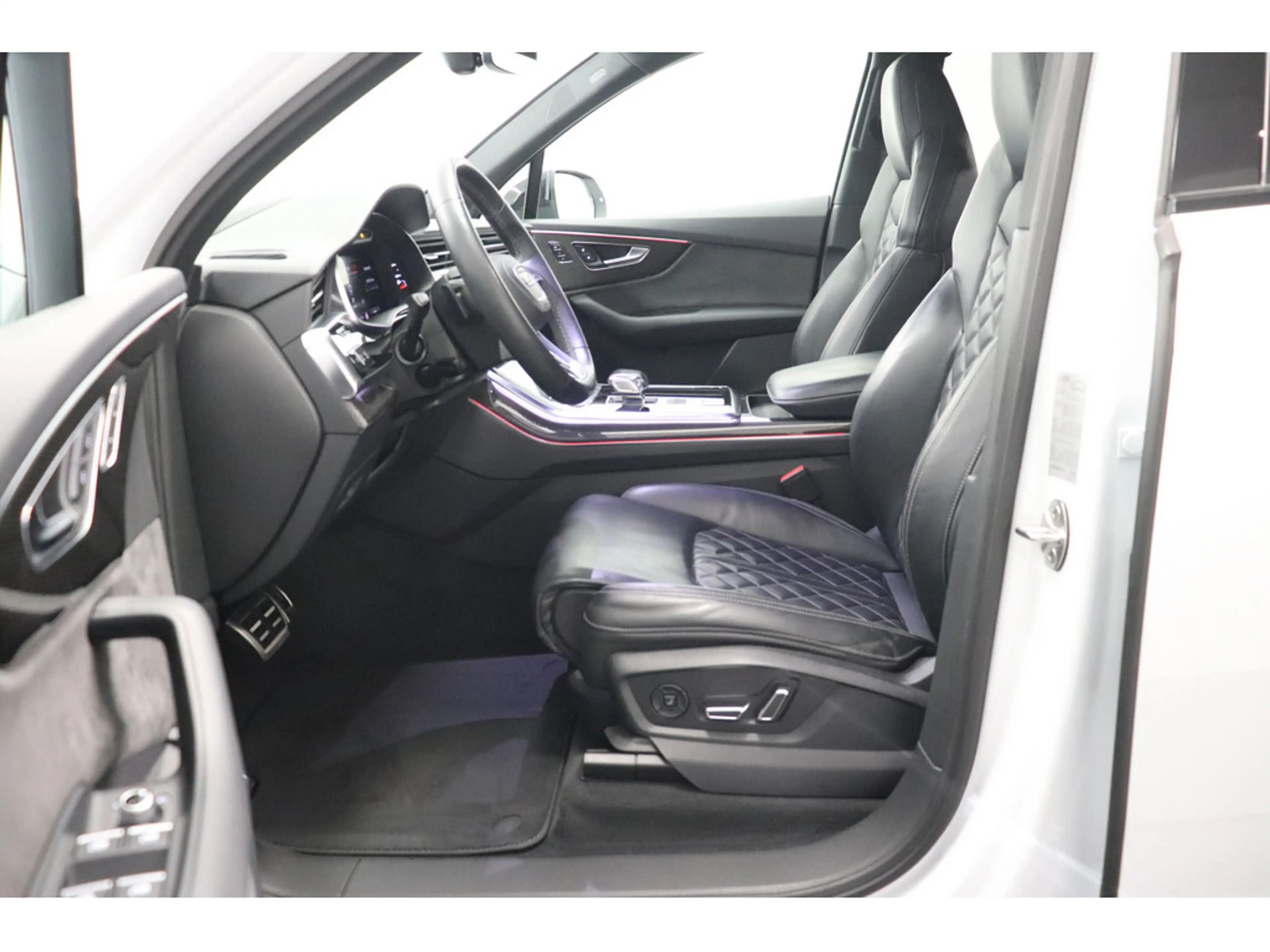 Audi SQ7 4.0 TFSI quattro competition plus #Panorama #Laserlicht — photo 9