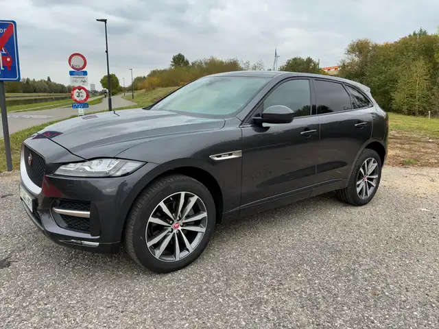 Jaguar F-Pace 2.0 T 30t AWD R-Sport 40564 km !!