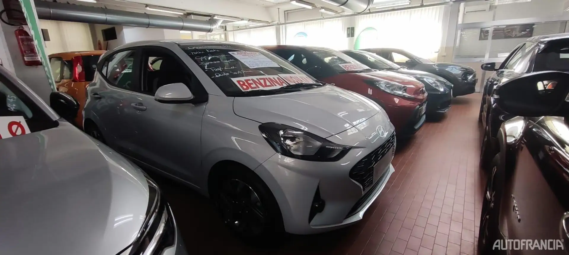 Hyundai I10 - 1.0 CONNECT Gris - 2