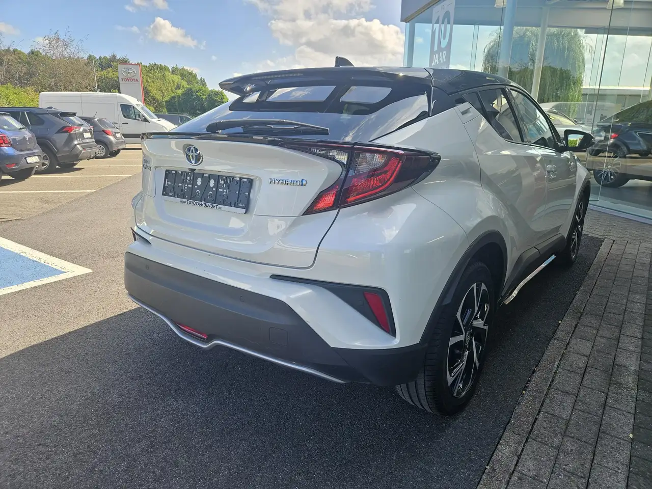Toyota C-HR 1.8 VVT i-Hybrid C-Lub Bi-Tone E-CVT, миниатюра 6