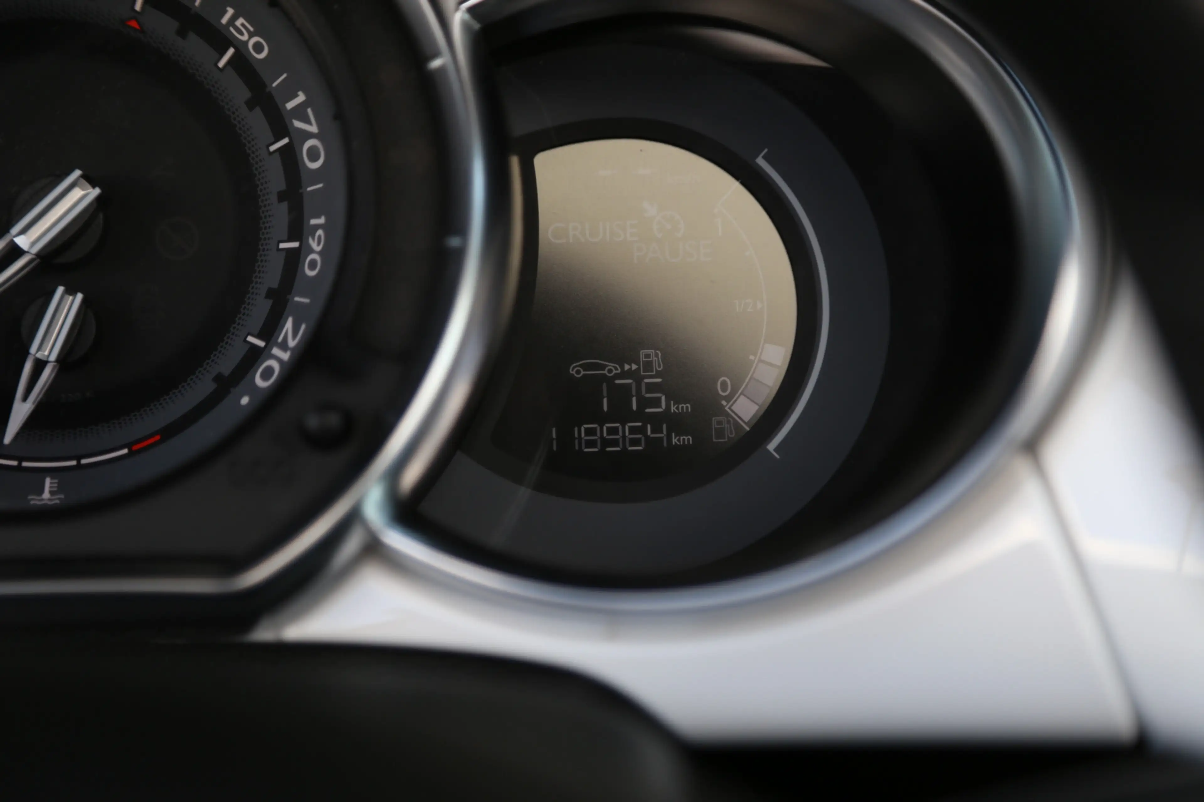 Citroen DS3 Cabrio 1.6 THP Sport Chic Navi — photo 11