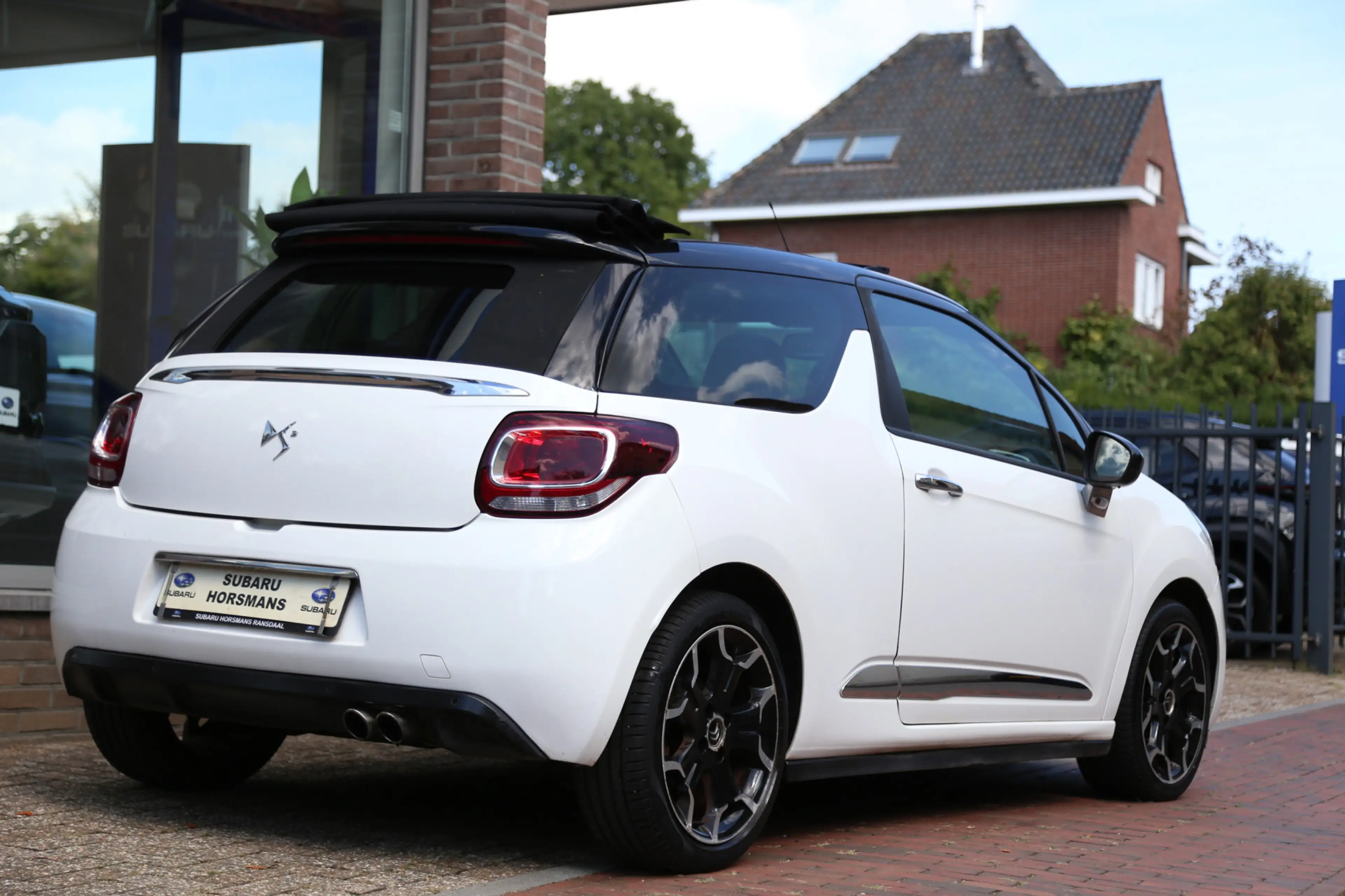 Citroen DS3 Cabrio 1.6 THP Sport Chic Navi — photo 3