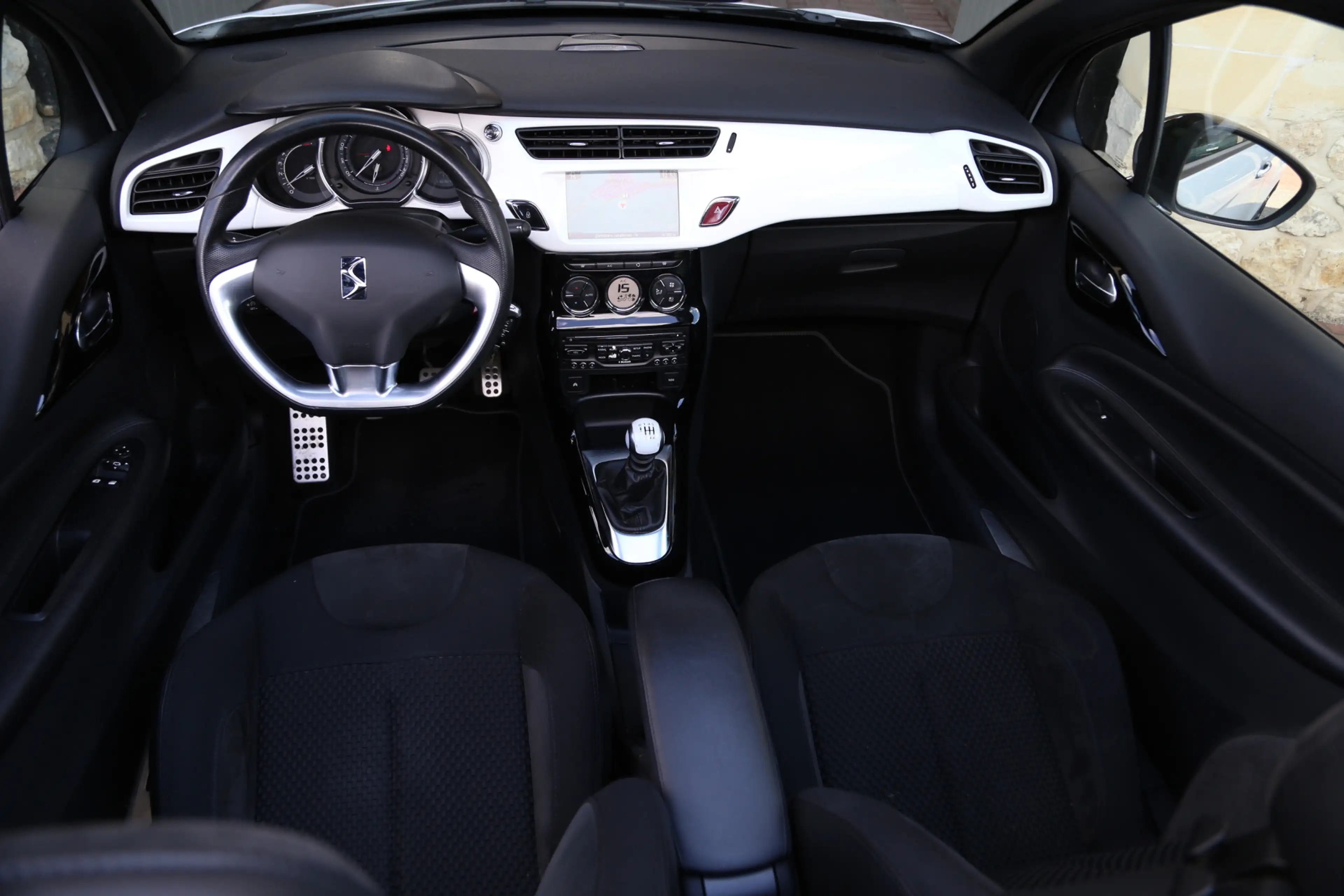 Citroen DS3 Cabrio 1.6 THP Sport Chic Navi — photo 5