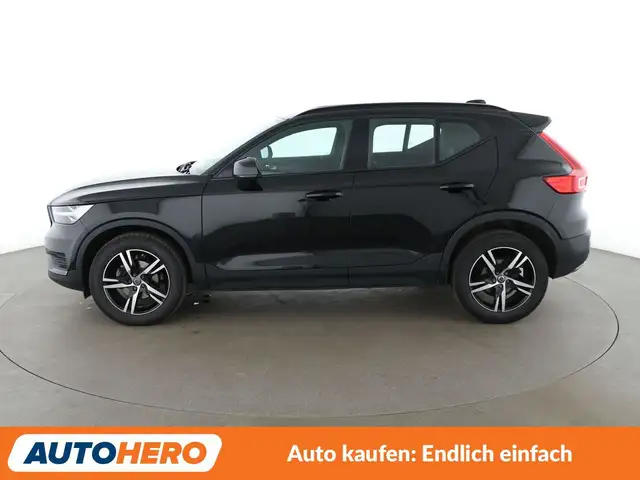Volvo XC40 view 3