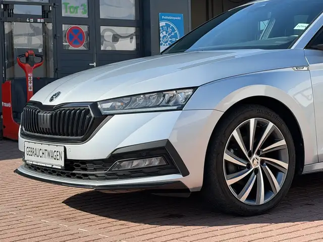 Skoda Octavia view 2