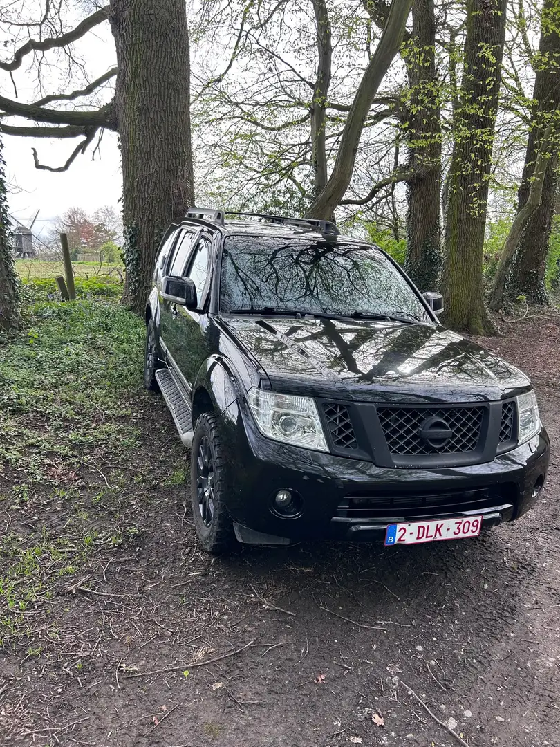 Nissan Pathfinder 3.0 dCi Aut. LE Černá - 2