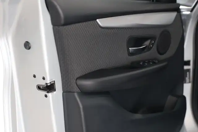 BMW 2 Series view 8