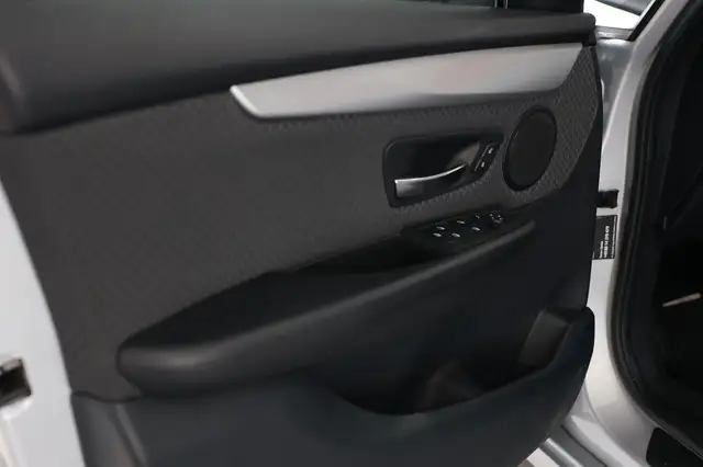 BMW 2 Series view 9