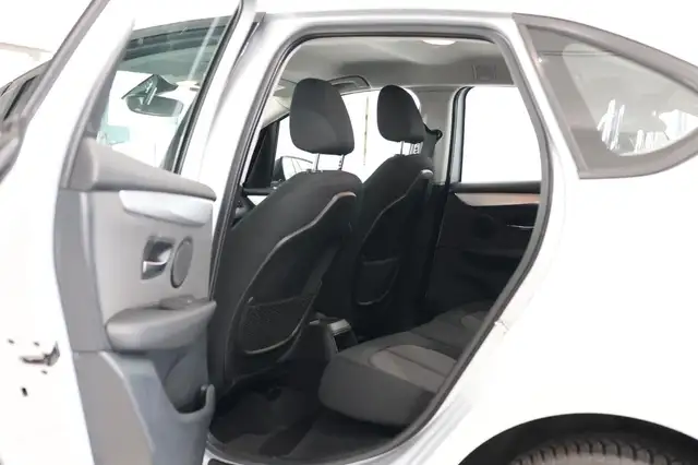 BMW 2 Series view 30