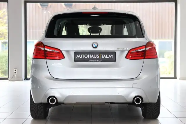 BMW 2 Series view 4