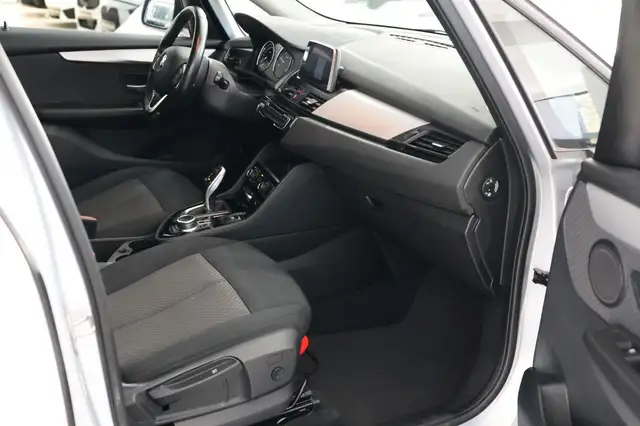 BMW 2 Series view 21