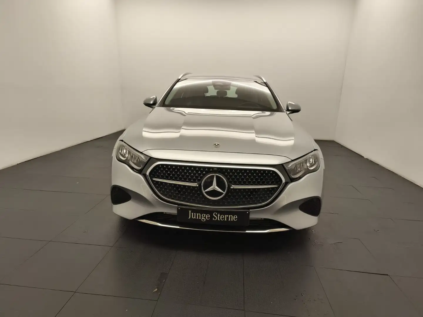 Mercedes-Benz E 200 E 200 T Avantgarde Advanced AHK Ambiente Silber - 2