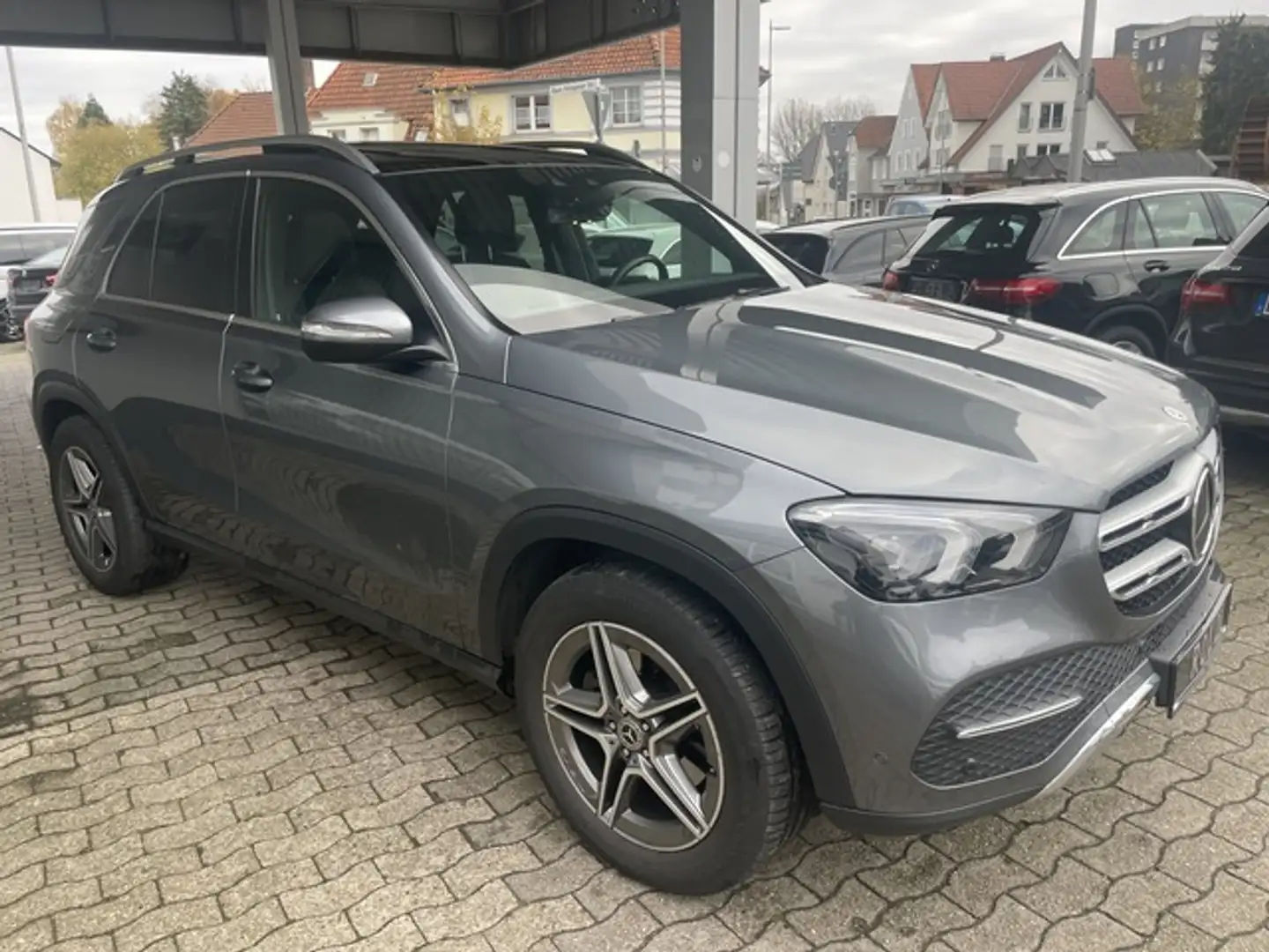 Mercedes-Benz GLE 300 300d 4M AMG Panorama Distronic Kamera Ambient Grau - 1