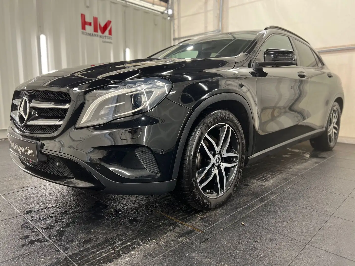 Mercedes-Benz GLA 200 Urban /Xenon/Navi/SHZ/LM/T-Leder Schwarz - 2
