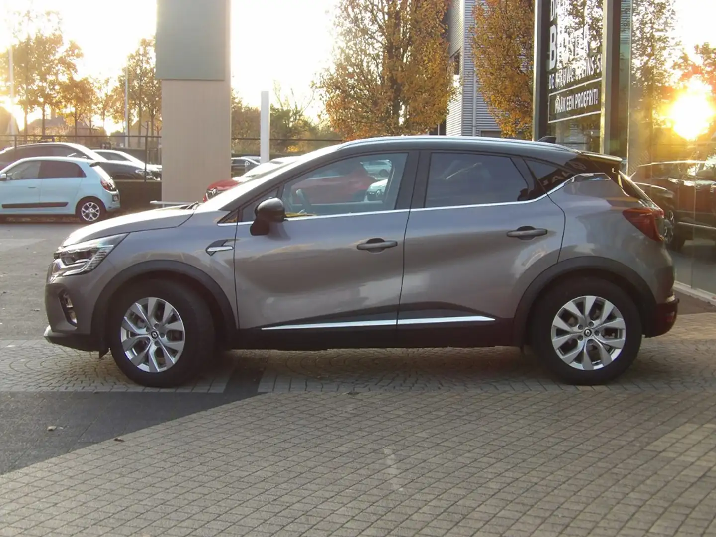 Renault Captur Techno E-Tech Full Hybrid 145 Grijs - 2