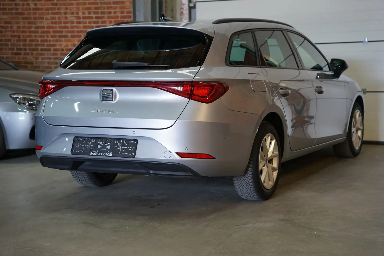 SEAT Leon ST 1.0 TSI Benzine Led Navi CarPlay 2023 51.000km Zilver - 2