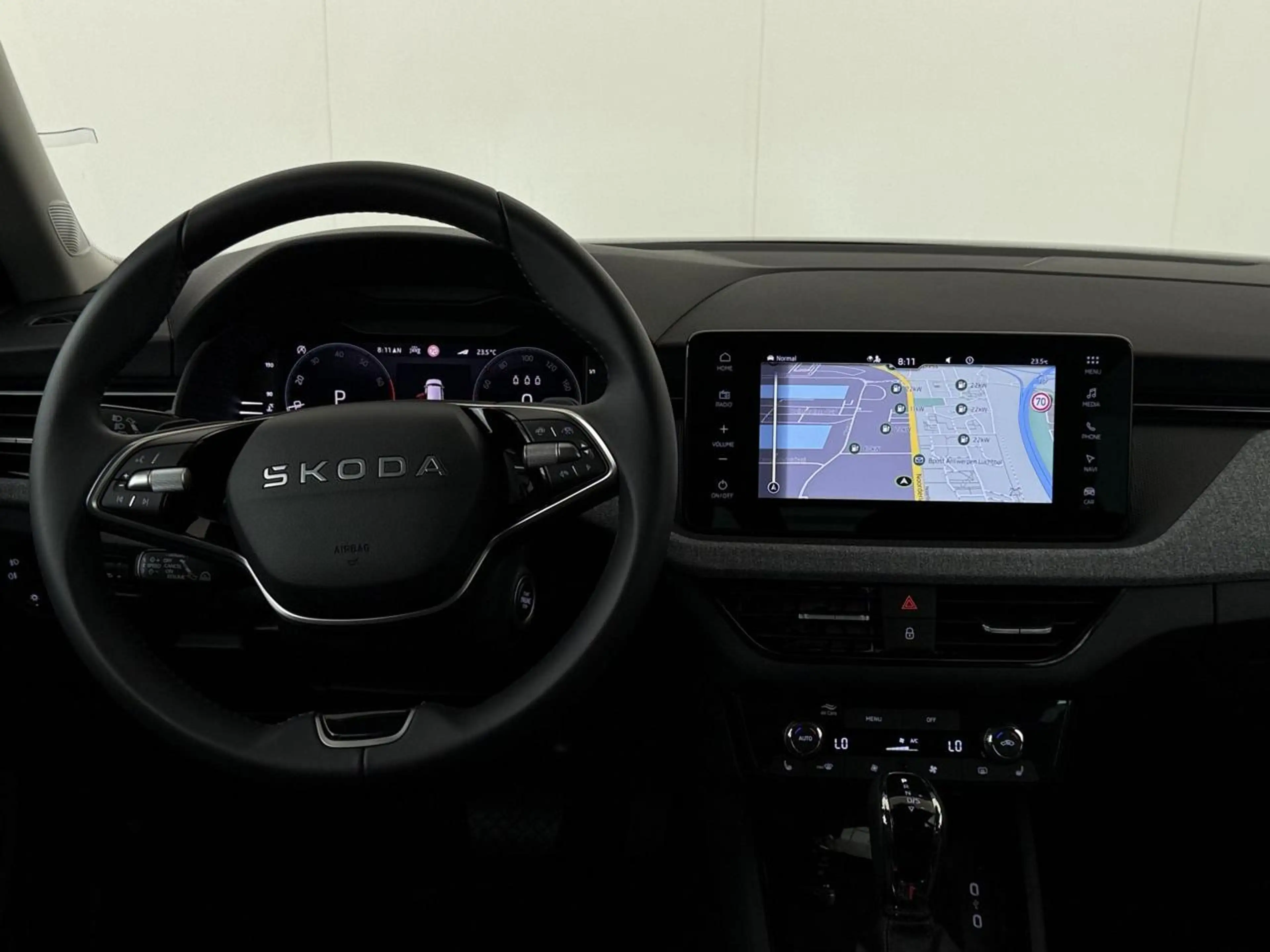 Skoda Kamiq 1.0 TSI Corporate DSG — photo 12